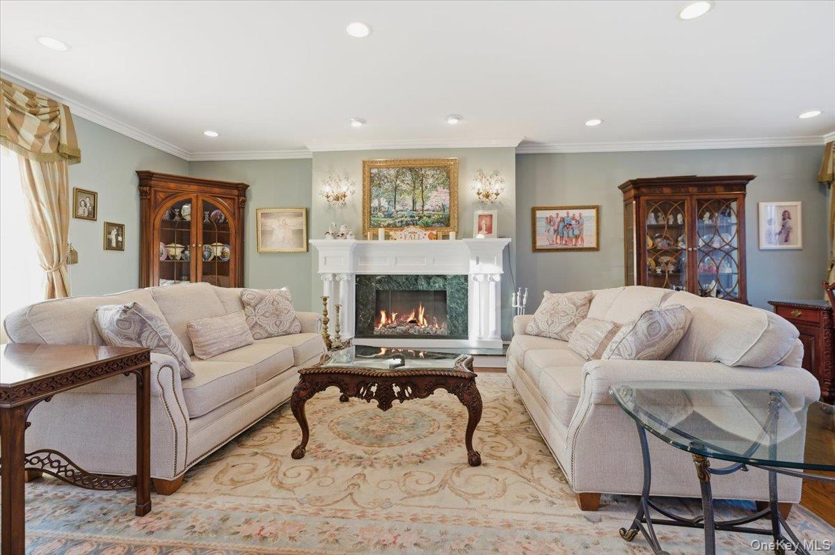 #4 photo, 165 Peninsula Drive, Babylon , NY 11702