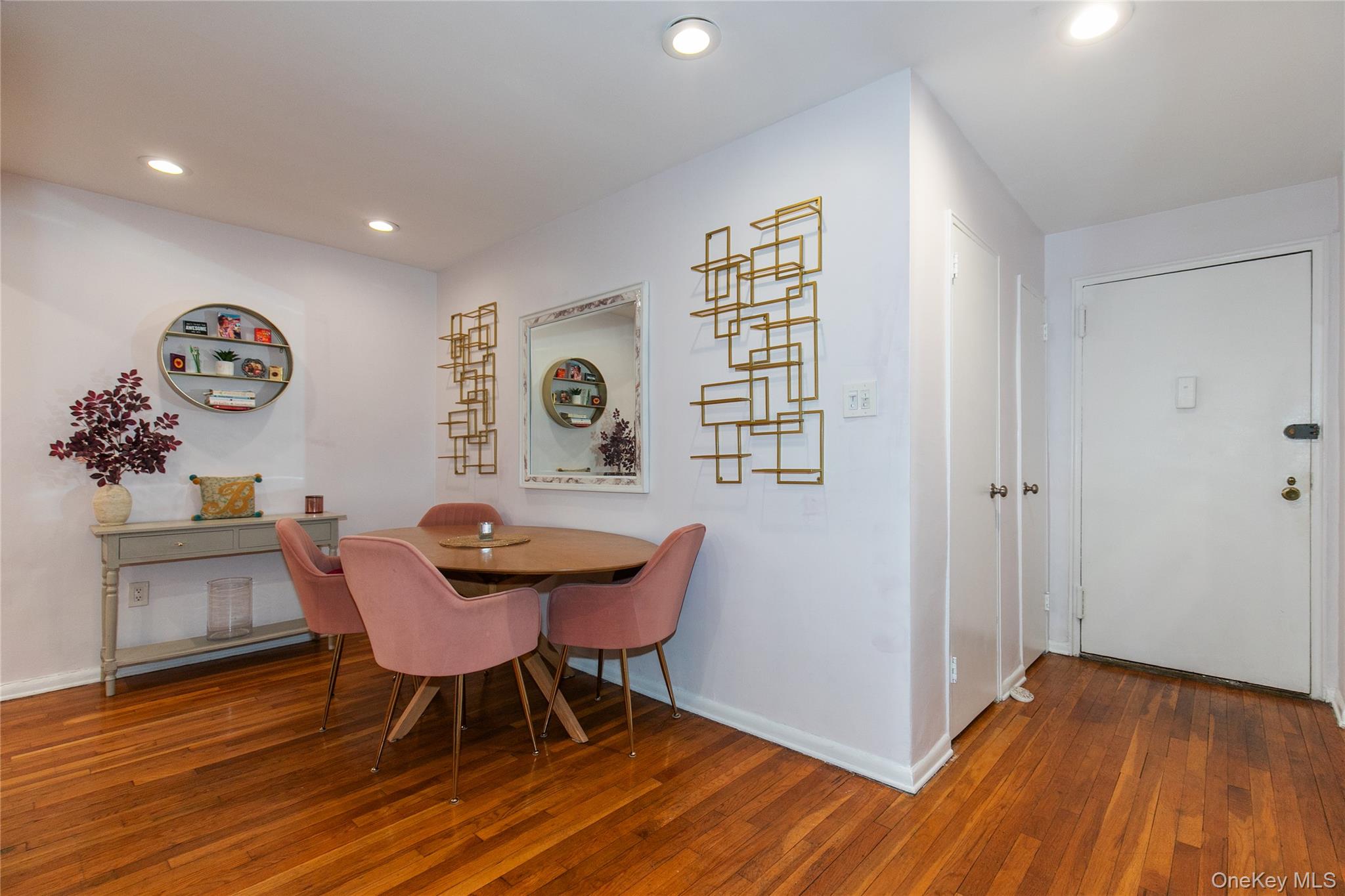 #10 photo, 45 HILLPARK Avenue, Great Neck , NY 11021