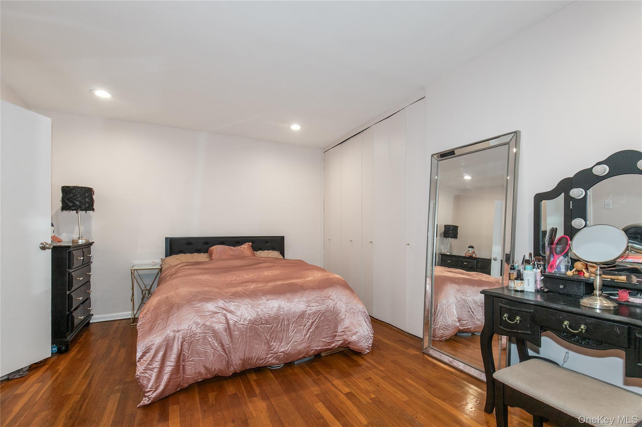 #16 photo, 45 HILLPARK Avenue, Great Neck , NY 11021