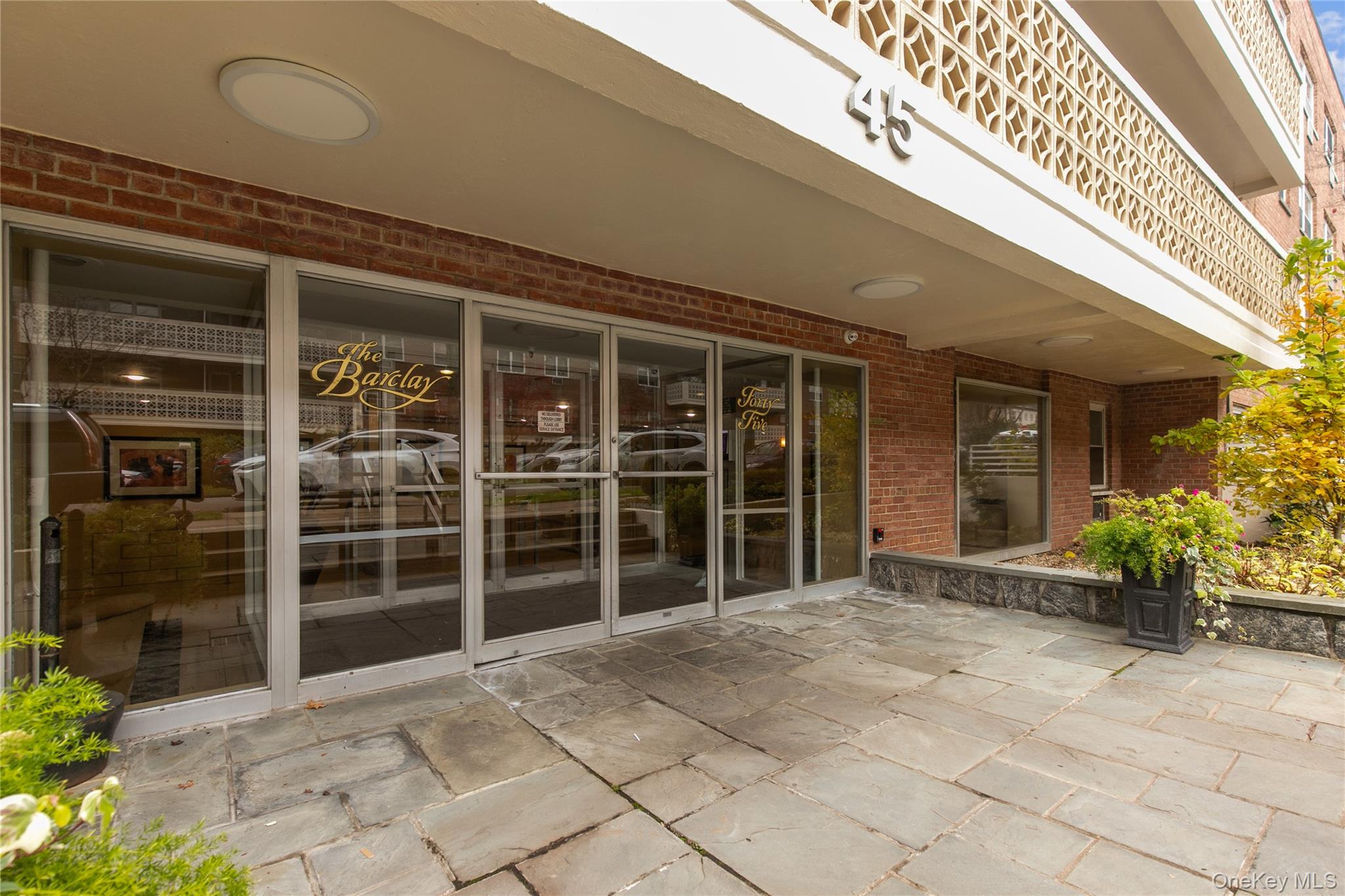 #2 photo, 45 HILLPARK Avenue, Great Neck , NY 11021