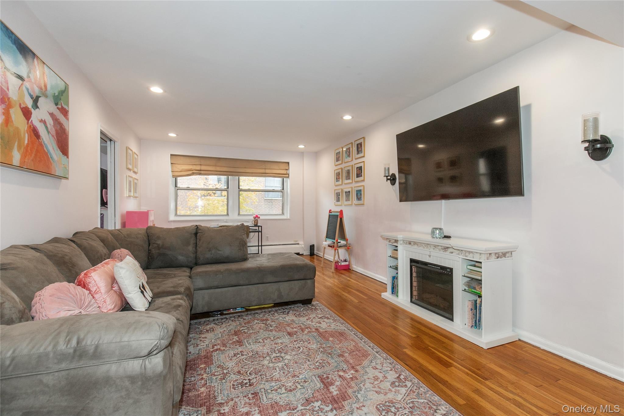 #4 photo, 45 HILLPARK Avenue, Great Neck , NY 11021