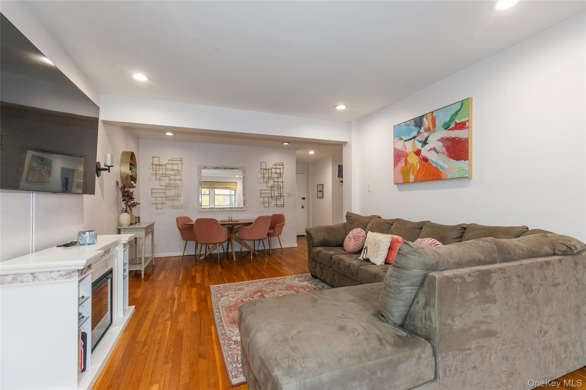 #6 photo, 45 HILLPARK Avenue, Great Neck , NY 11021