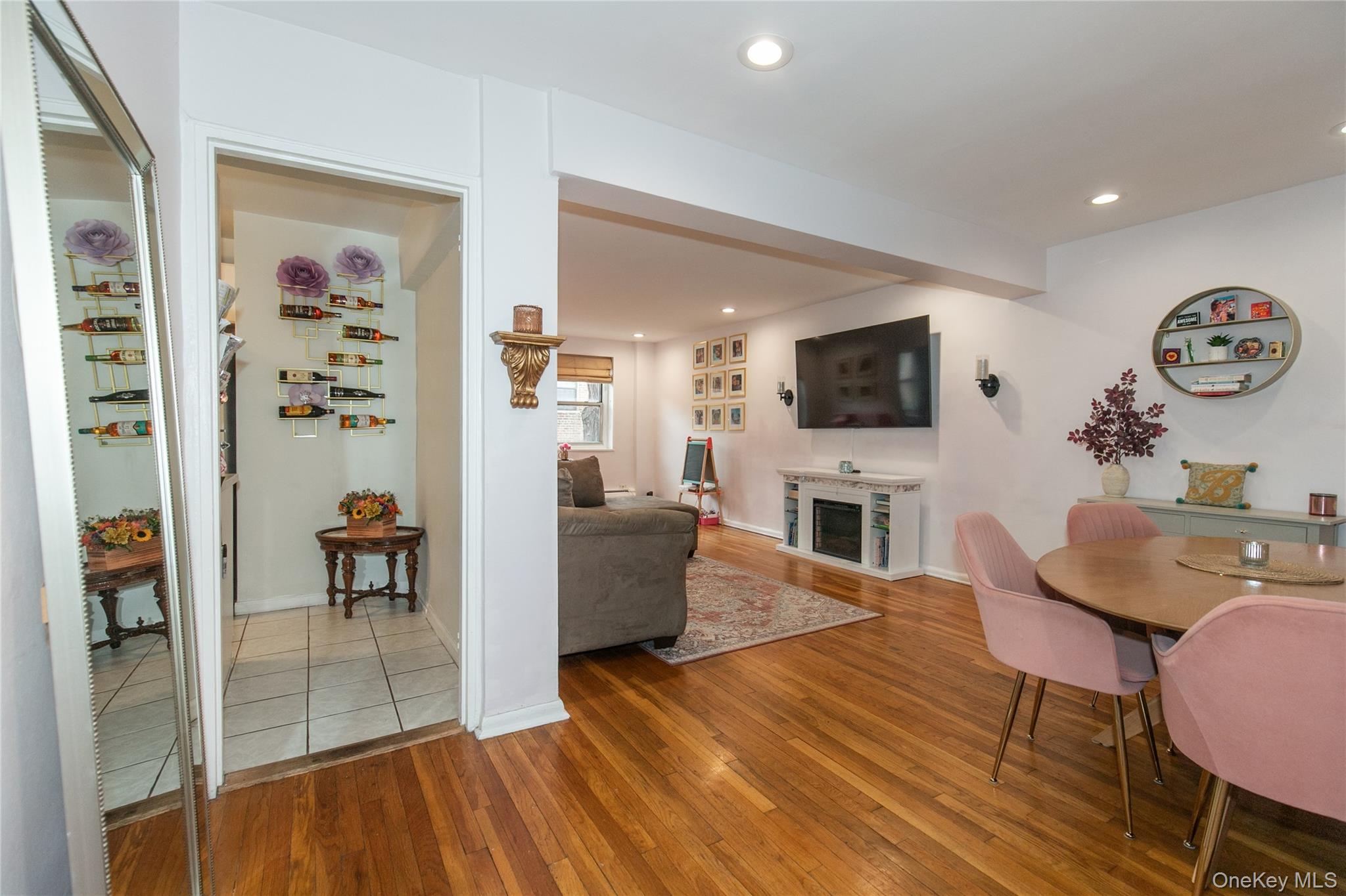 #9 photo, 45 HILLPARK Avenue, Great Neck , NY 11021