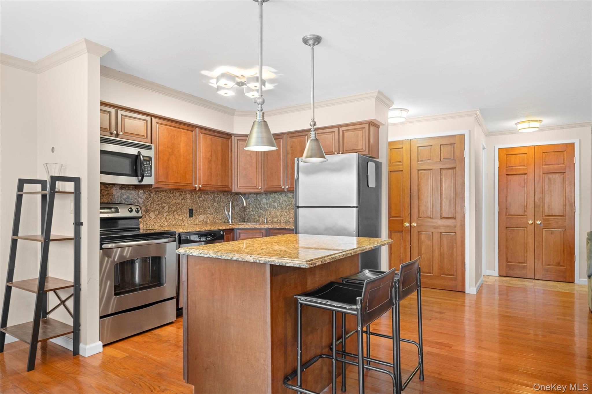 #17 photo, 141 Great Neck Road, Great Neck , NY 11021