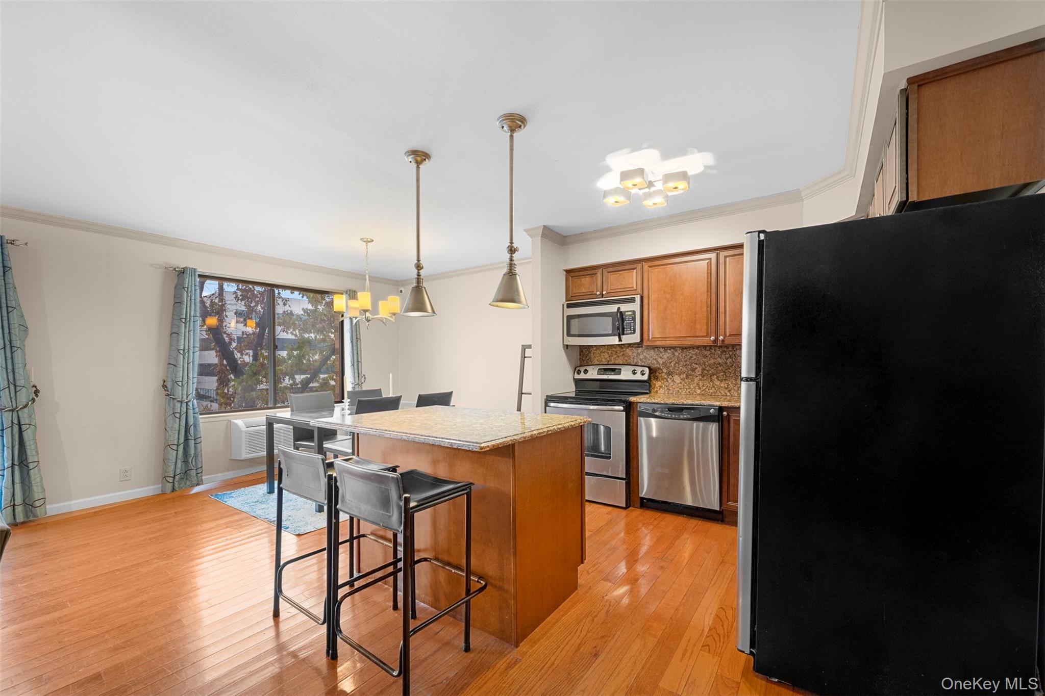 #19 photo, 141 Great Neck Road, Great Neck , NY 11021