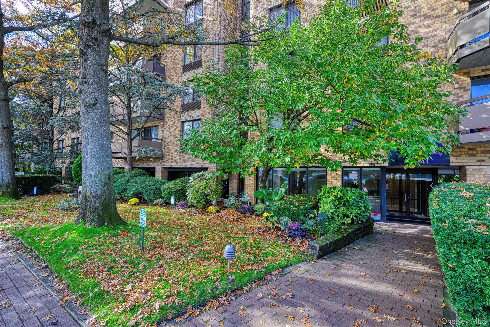 #2 photo, 141 Great Neck Road, Great Neck , NY 11021