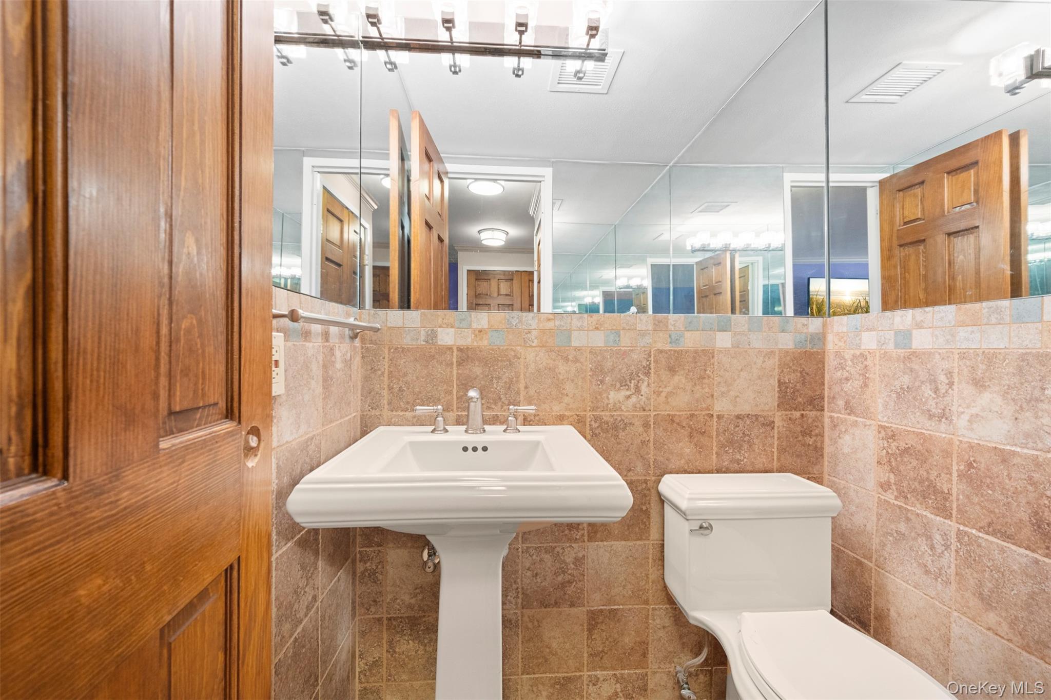 #9 photo, 141 Great Neck Road, Great Neck , NY 11021