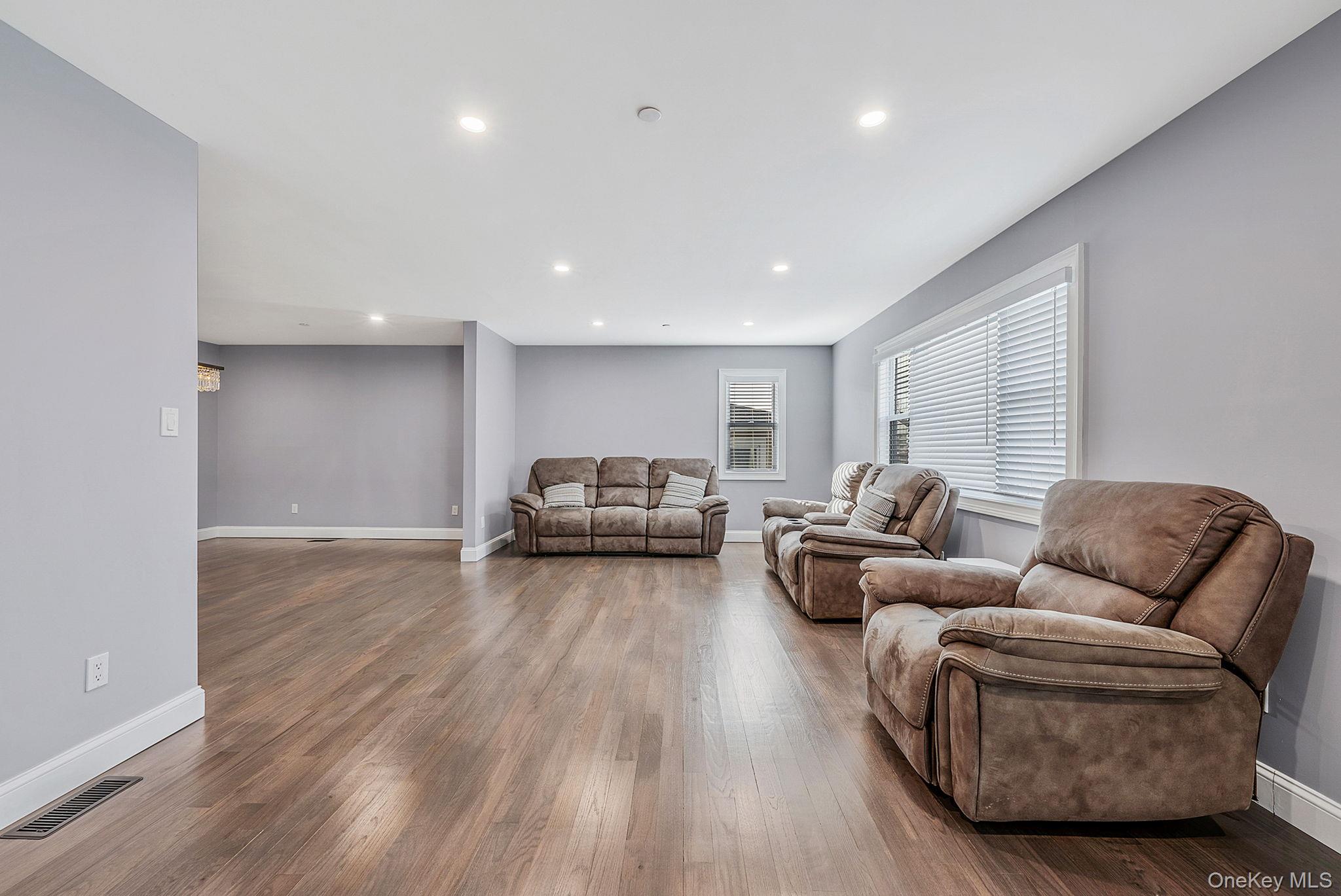 #14 photo, 449 Nassau Avenue, Freeport , NY 11520