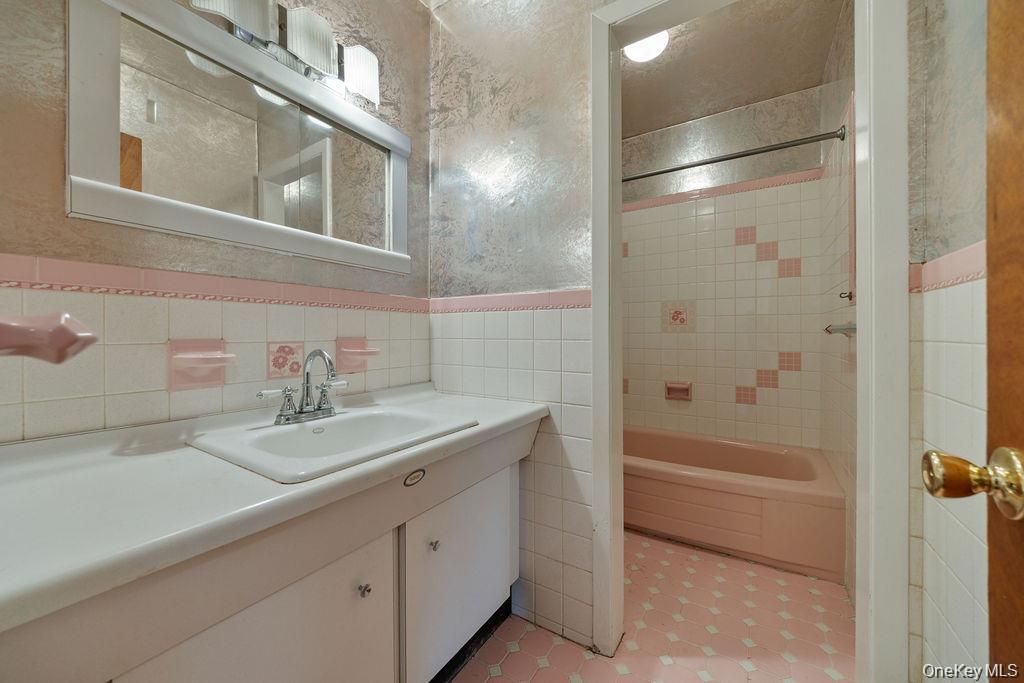 #20 photo, 5 Steinway Court, Suffern , NY 10901