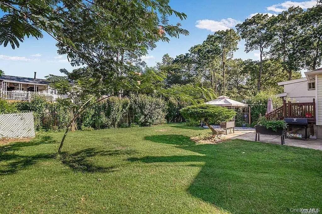 #16 photo, 359 Erlanger Boulevard, Babylon , NY 11703