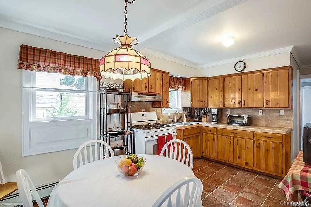 #3 photo, 359 Erlanger Boulevard, Babylon , NY 11703