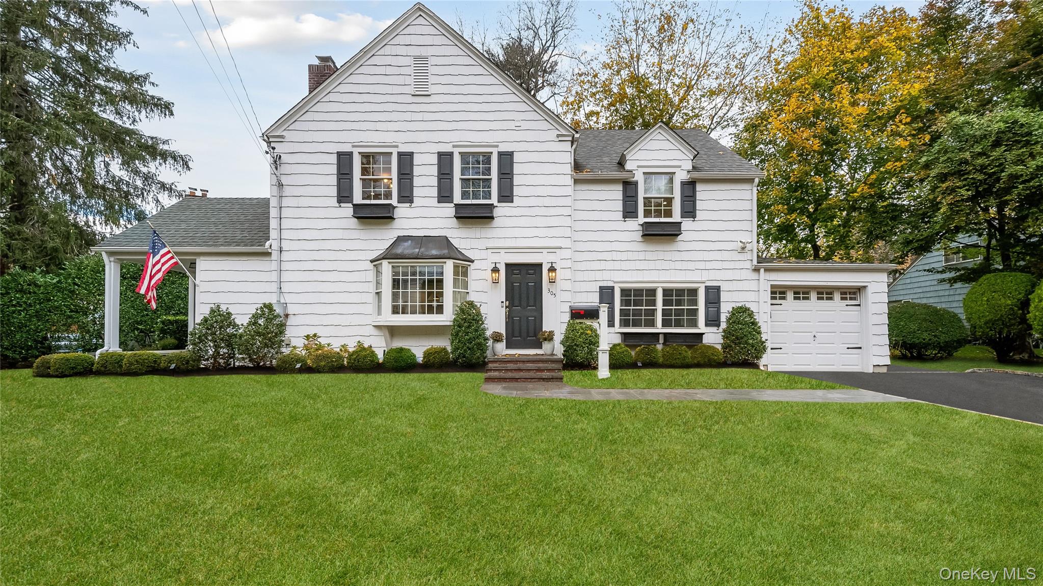 #1 photo, 305 Nassau Avenue, Manhasset , NY 11030