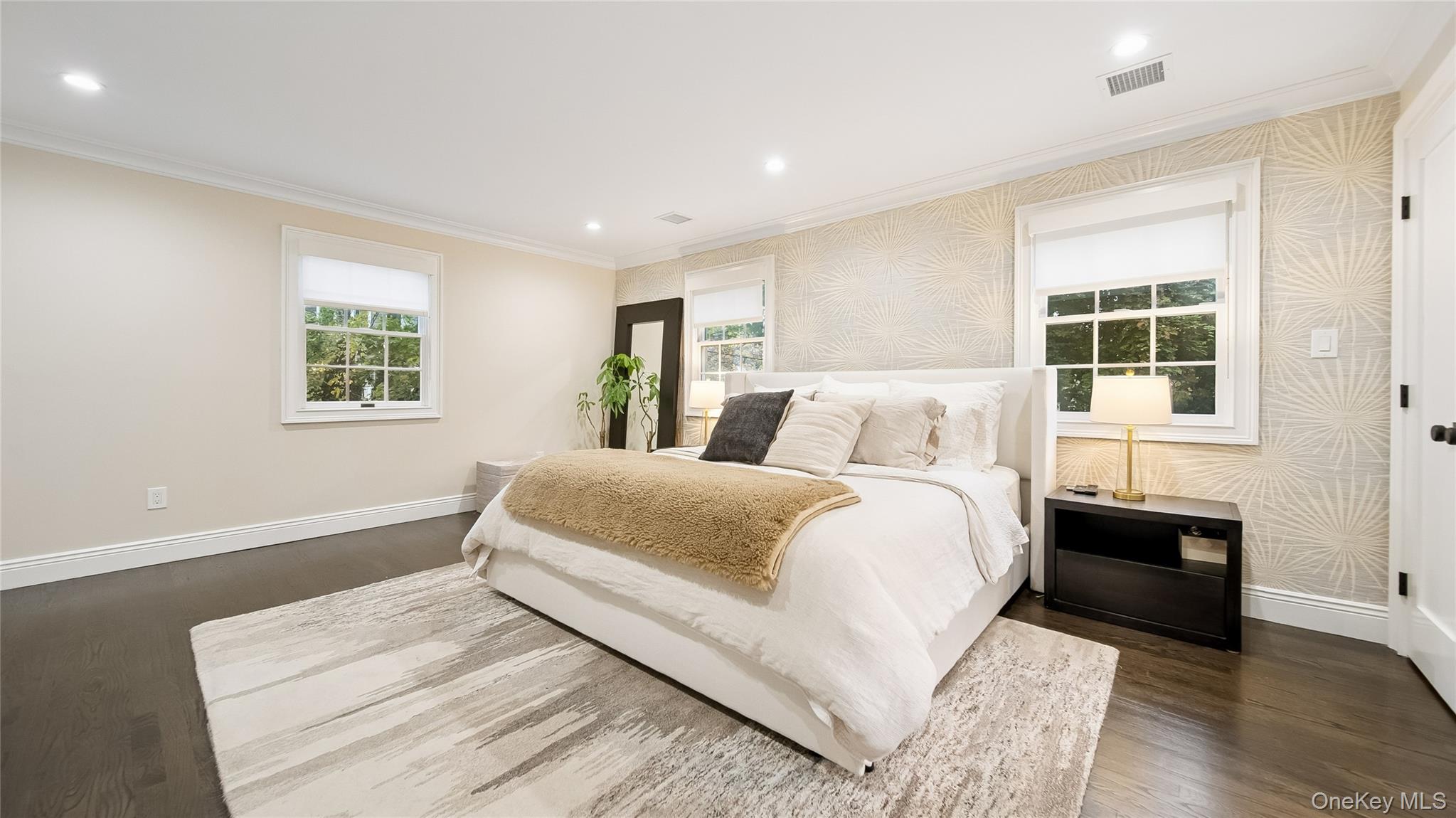 #19 photo, 305 Nassau Avenue, Manhasset , NY 11030