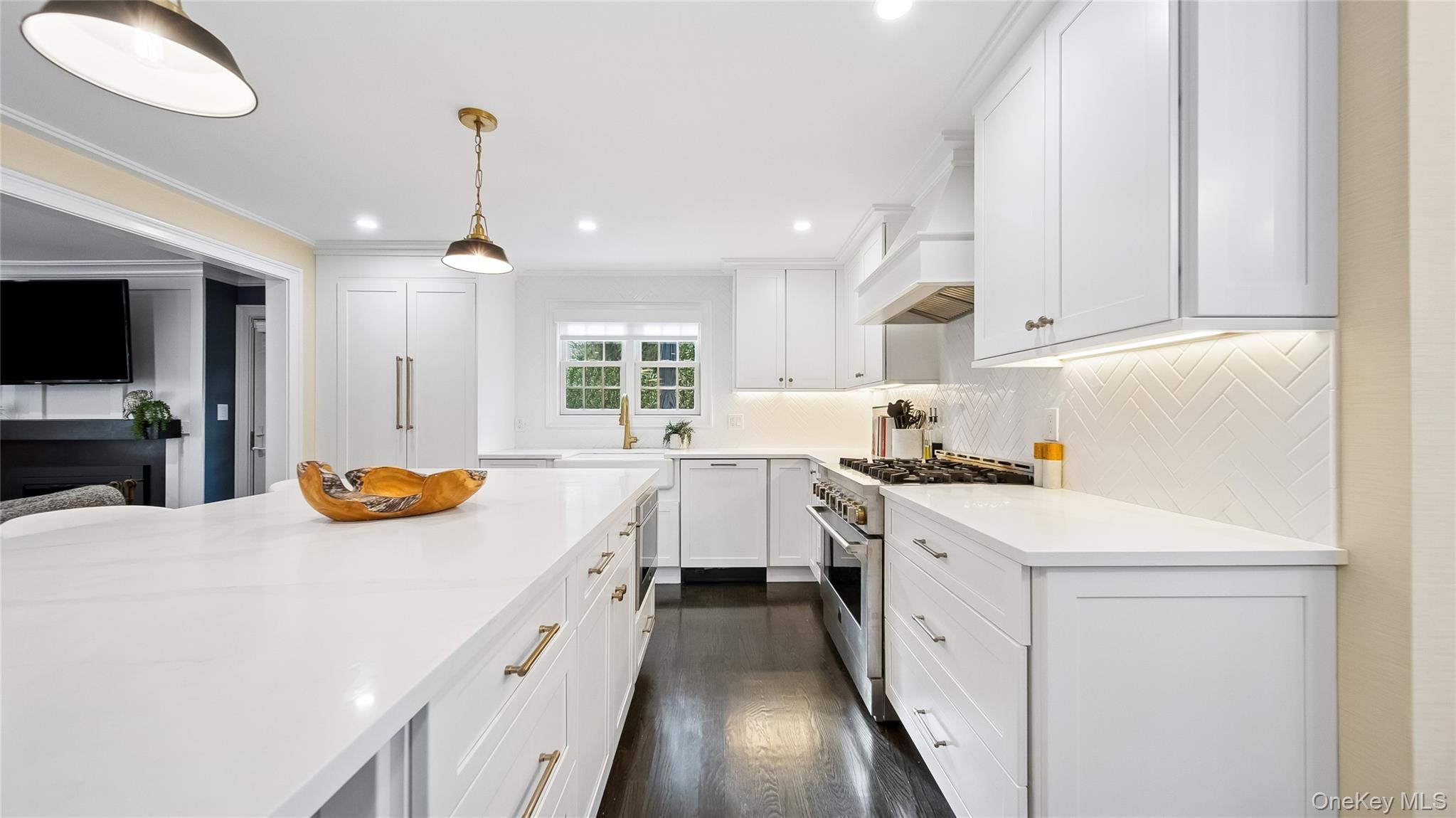 #7 photo, 305 Nassau Avenue, Manhasset , NY 11030