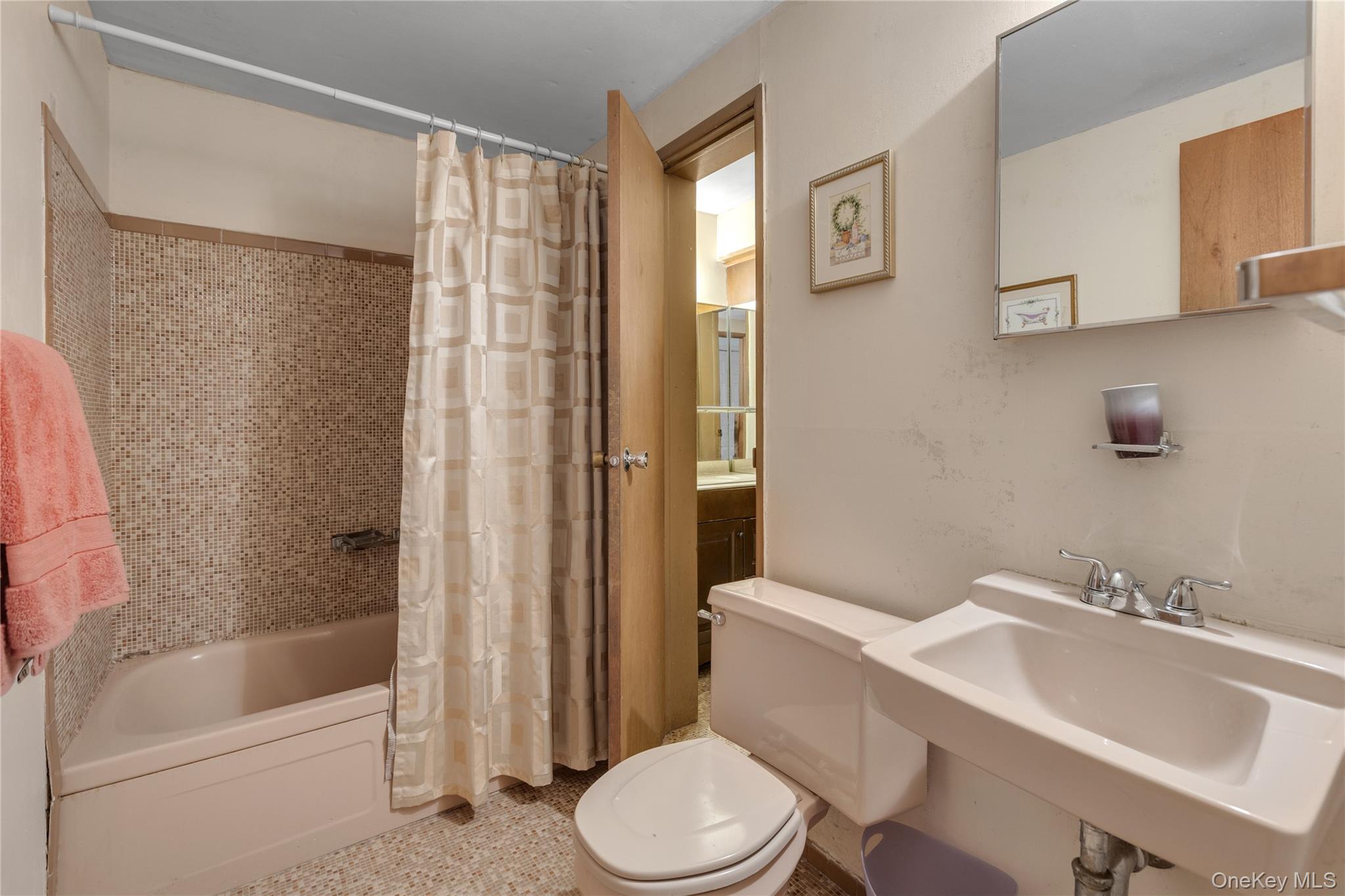 #8 photo, 96 Split Cedar Drive, Islandia , NY 11749