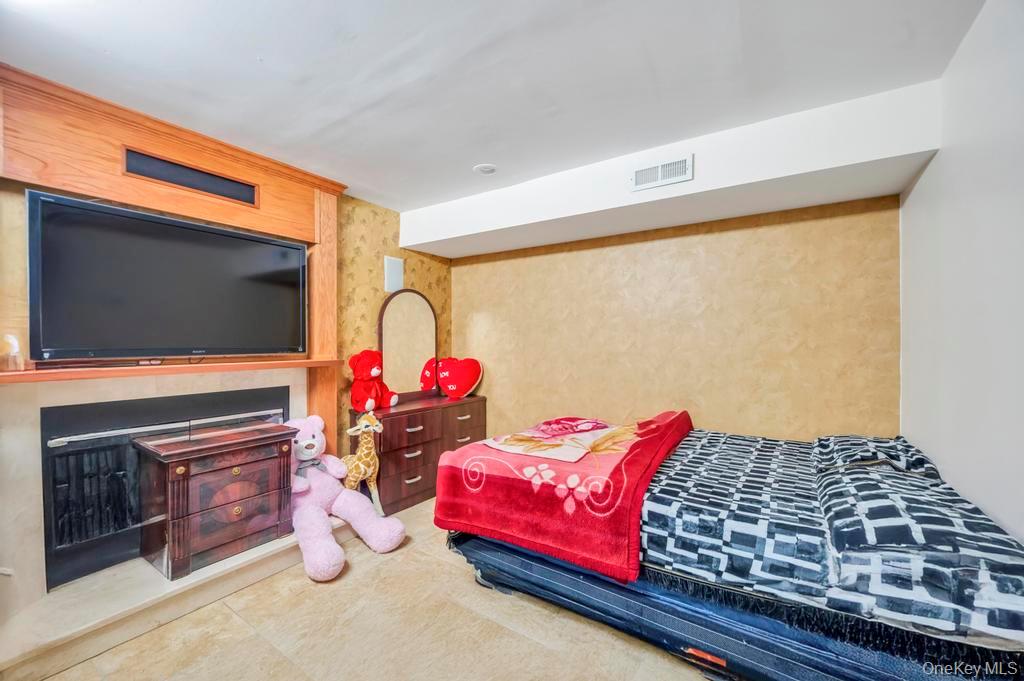 #16 photo, 2 Valley Greens Drive, Valley Stream , NY 11581