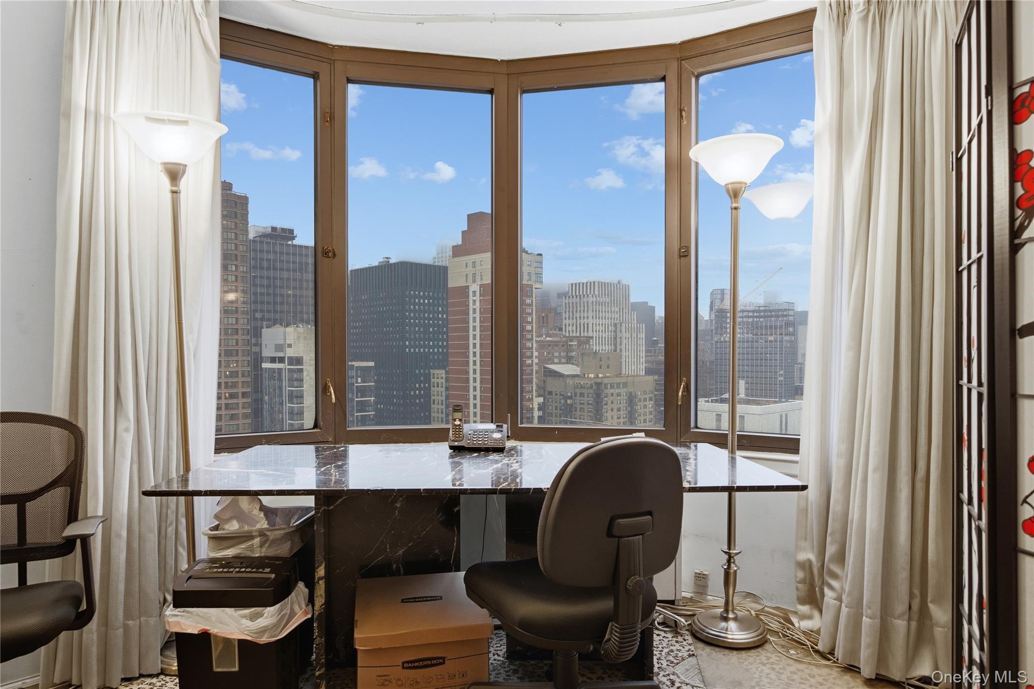 #10 photo, 330 E 38th Street, New York (Manhattan) , NY 10016