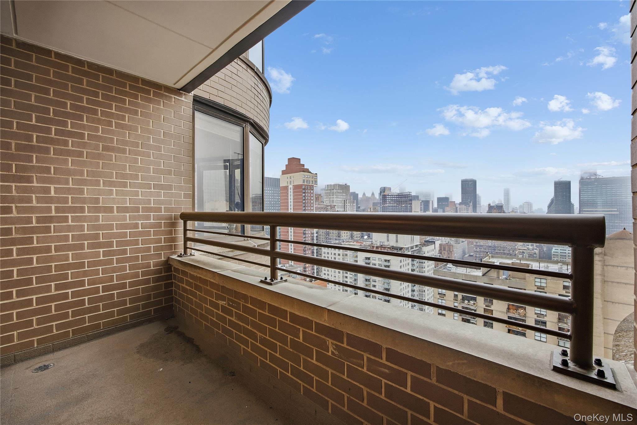 #12 photo, 330 E 38th Street, New York (Manhattan) , NY 10016