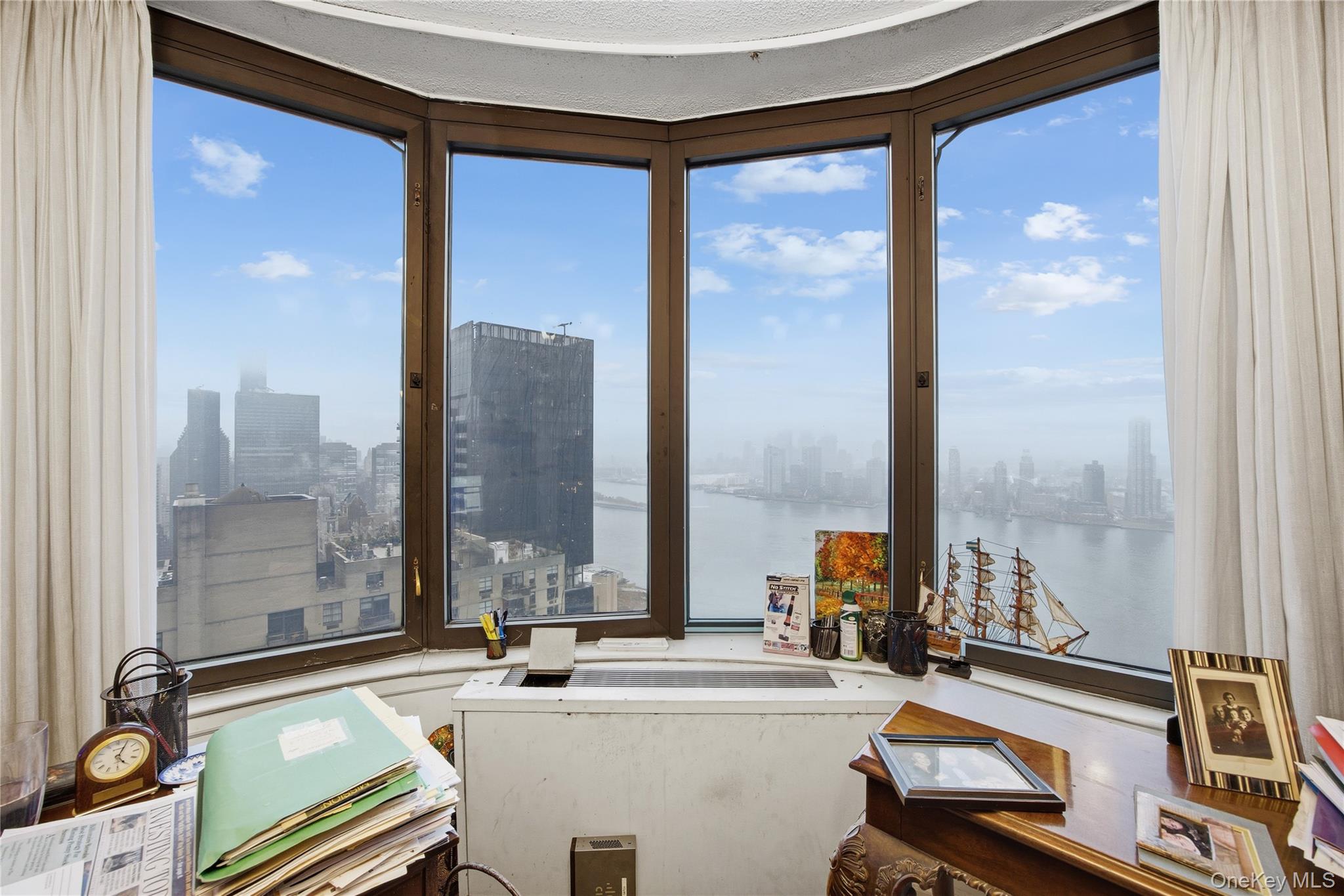 #15 photo, 330 E 38th Street, New York (Manhattan) , NY 10016