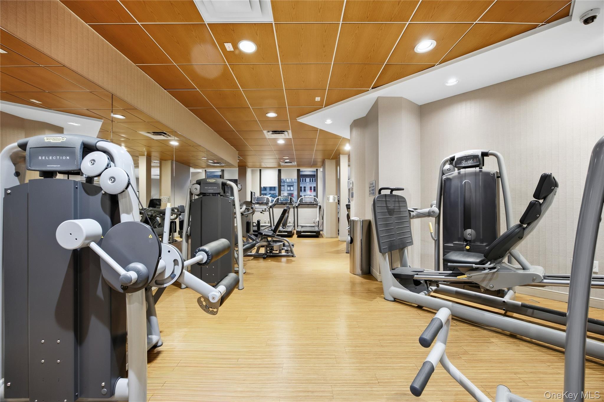 #17 photo, 330 E 38th Street, New York (Manhattan) , NY 10016