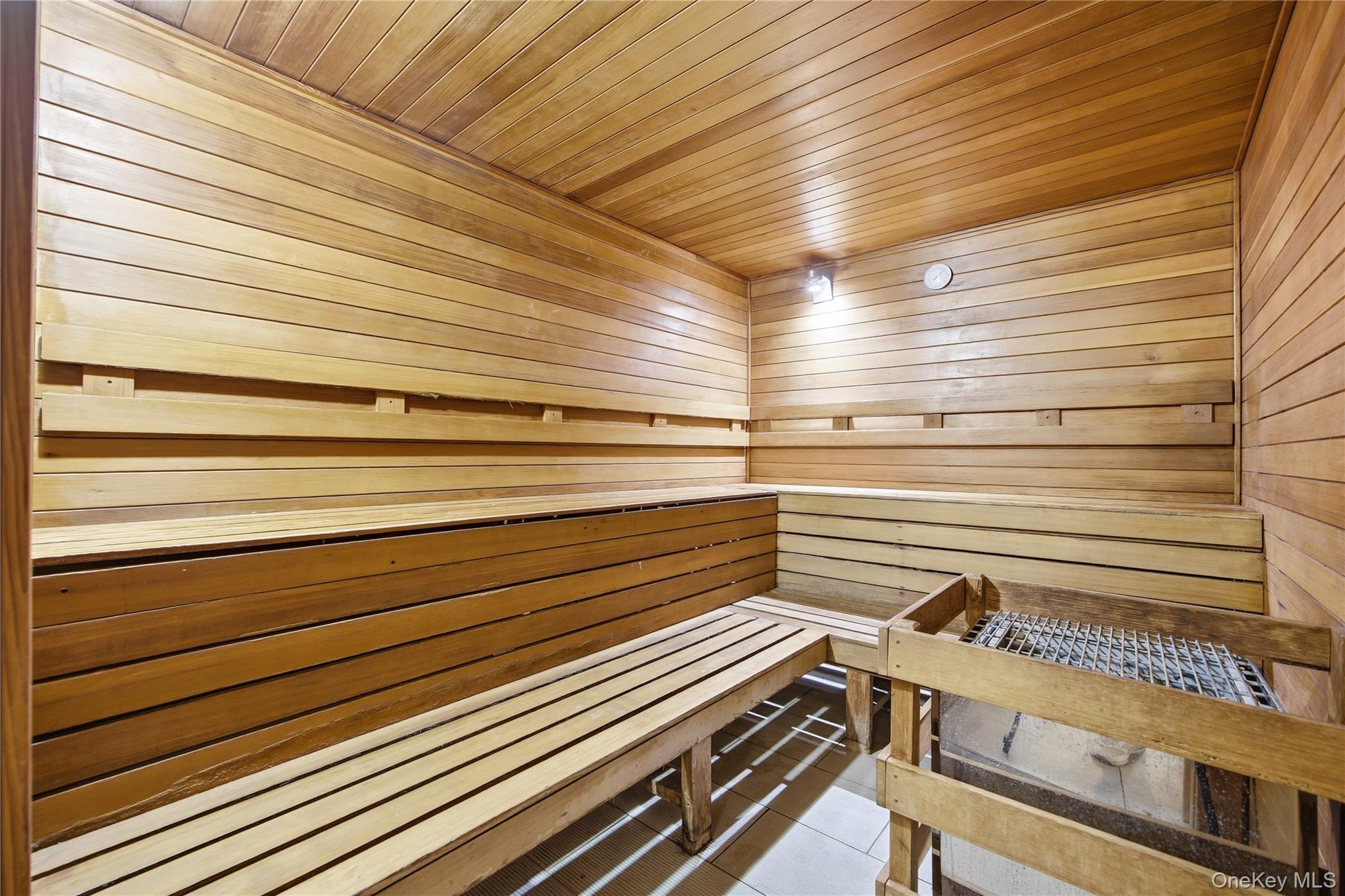 #18 photo, 330 E 38th Street, New York (Manhattan) , NY 10016