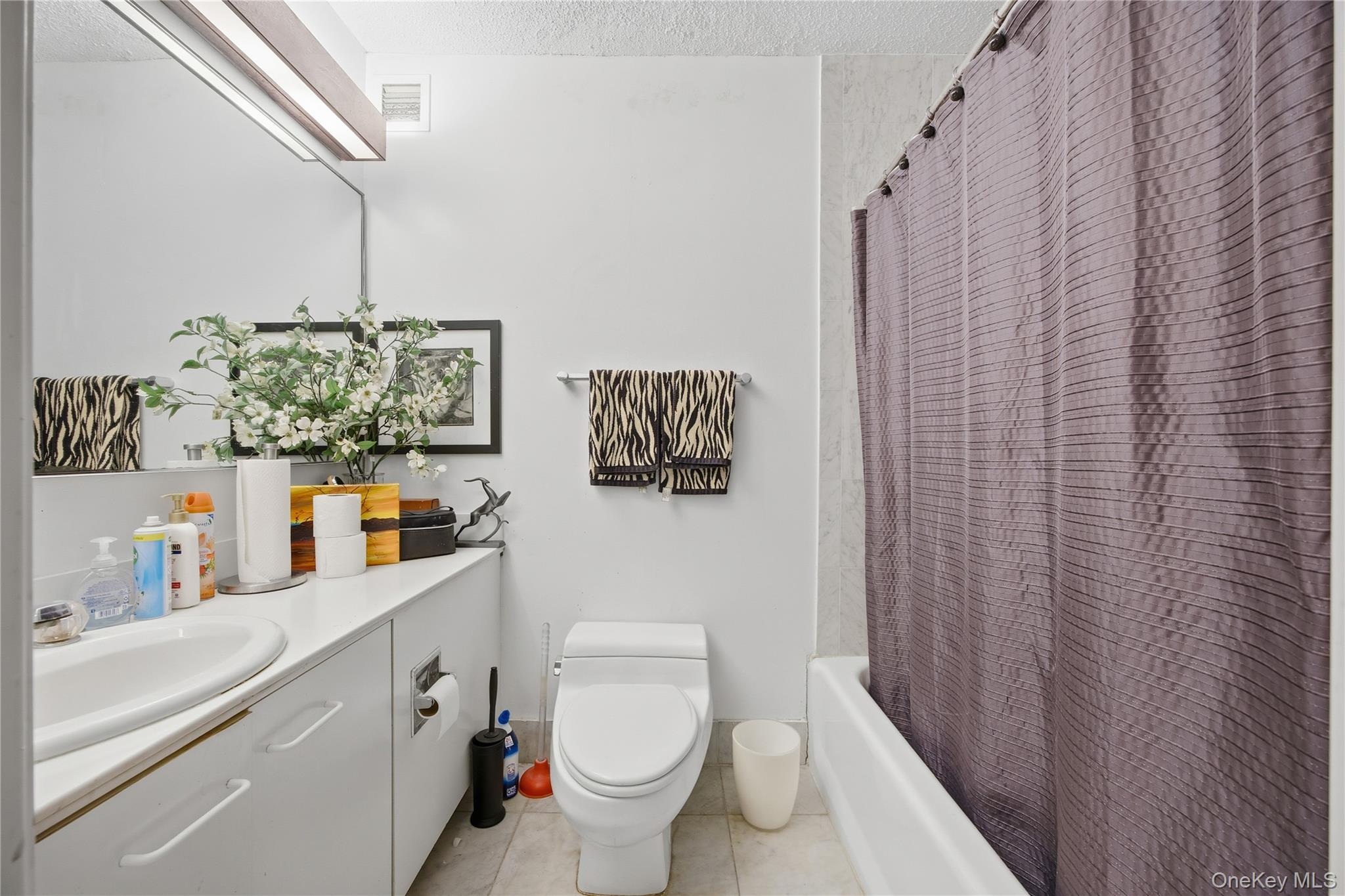 #8 photo, 330 E 38th Street, New York (Manhattan) , NY 10016