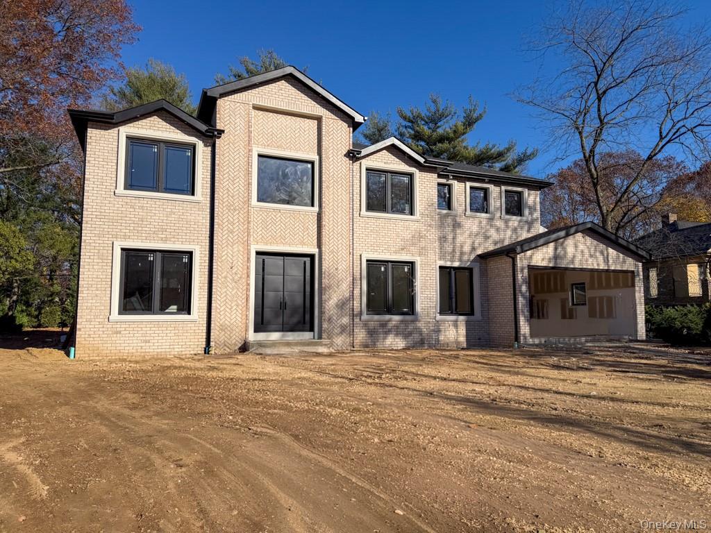 #3 photo, 97 Parkway Drive, Roslyn Heights , NY 11577