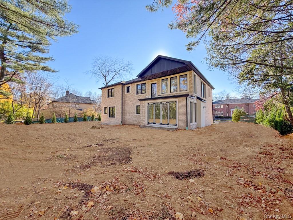 #5 photo, 97 Parkway Drive, Roslyn Heights , NY 11577