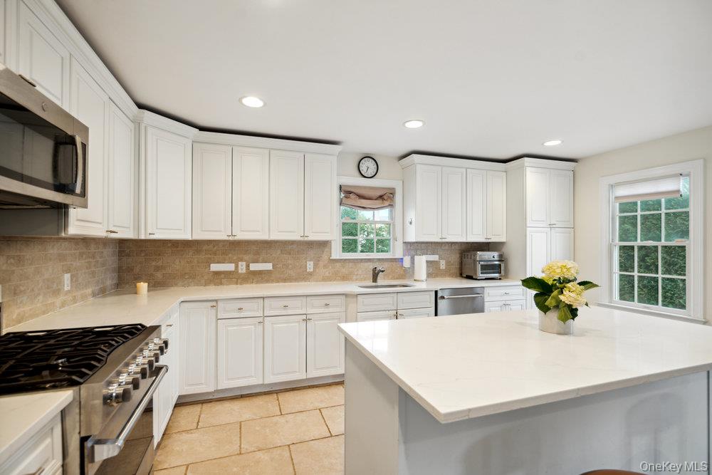 #12 photo, 47 Syosset Circle, Syosset , NY 11791