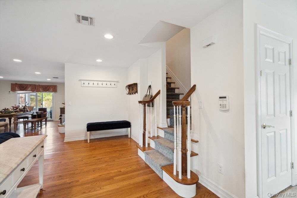 #7 photo, 47 Syosset Circle, Syosset , NY 11791