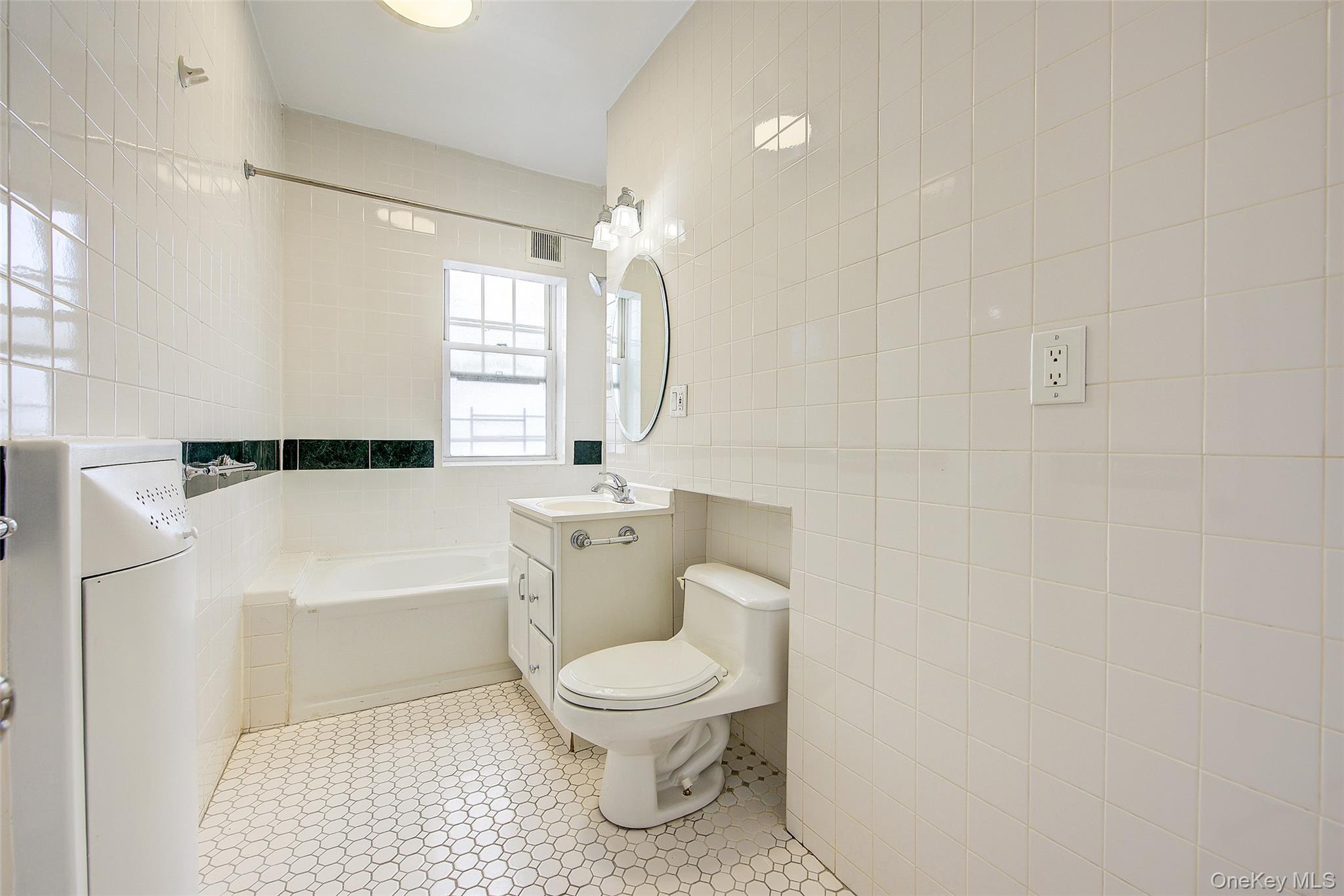 #19 photo, 77-14 113th Street, Forest Hills , NY 11375