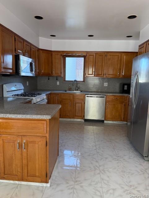 #12 photo, 60 Cloverdale Avenue, White Plains , NY 10603