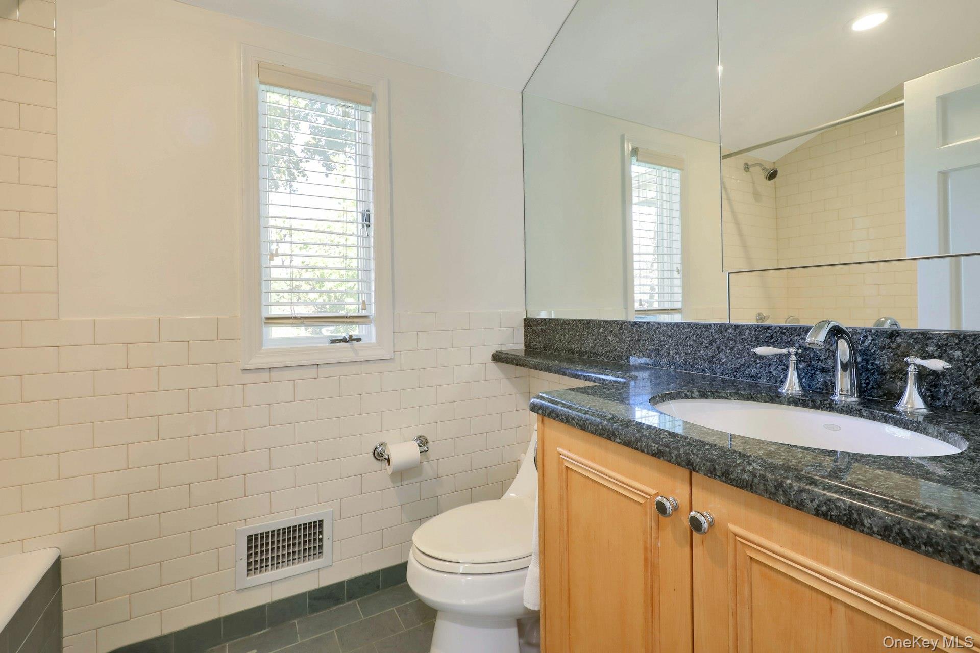 #17 photo, 81 Round Hill Road, East Hills , NY 11577