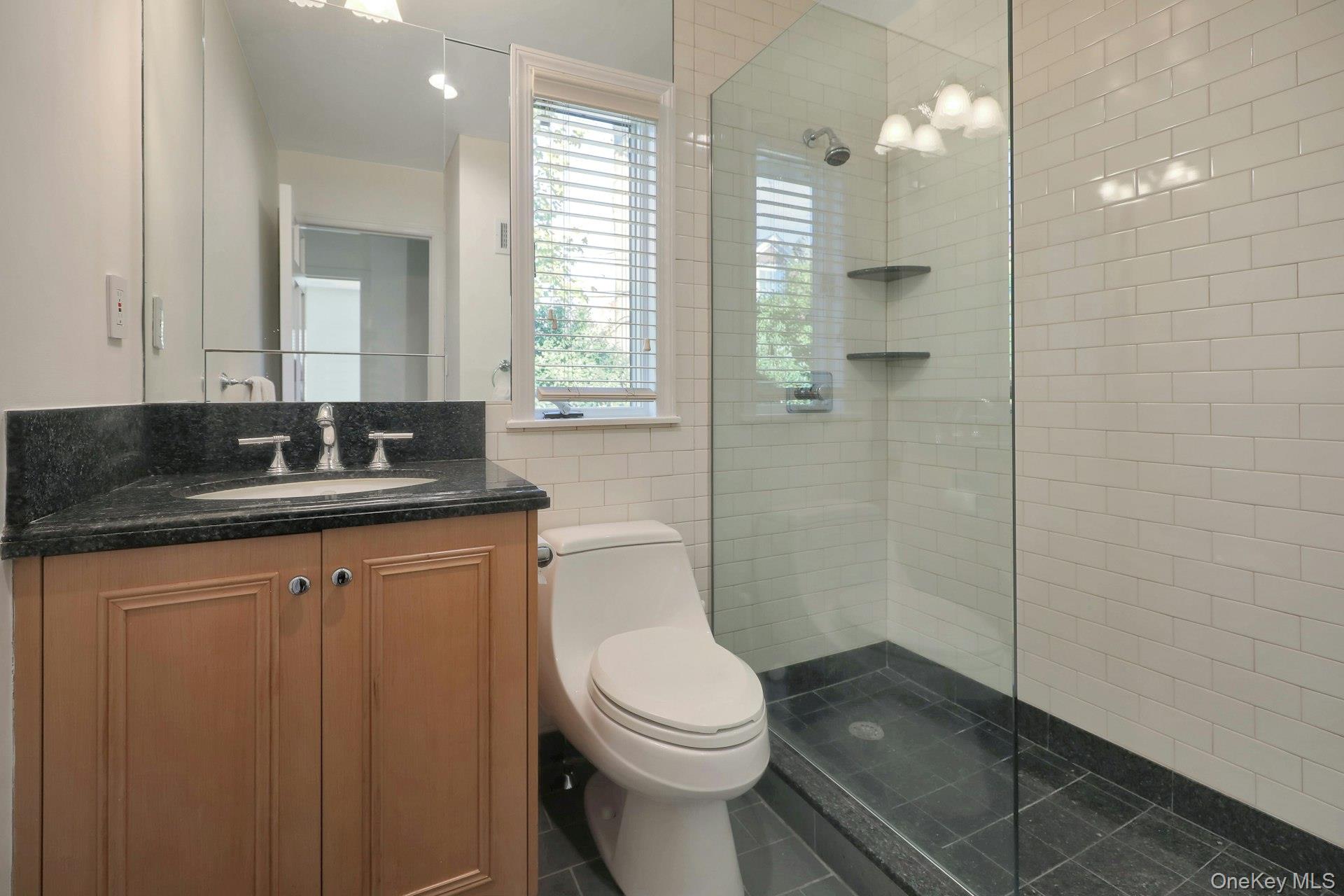 #18 photo, 81 Round Hill Road, East Hills , NY 11577