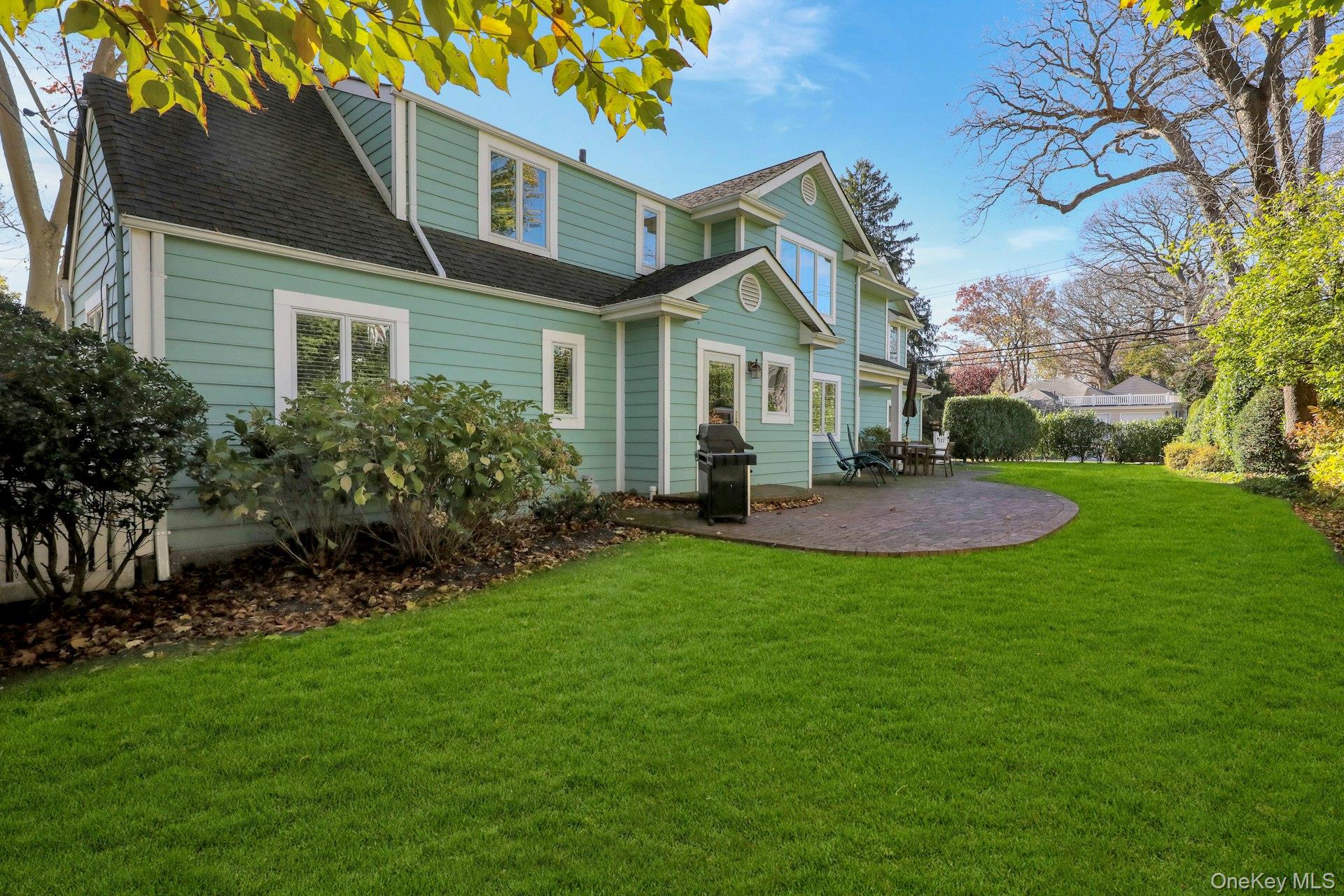 #19 photo, 81 Round Hill Road, East Hills , NY 11577