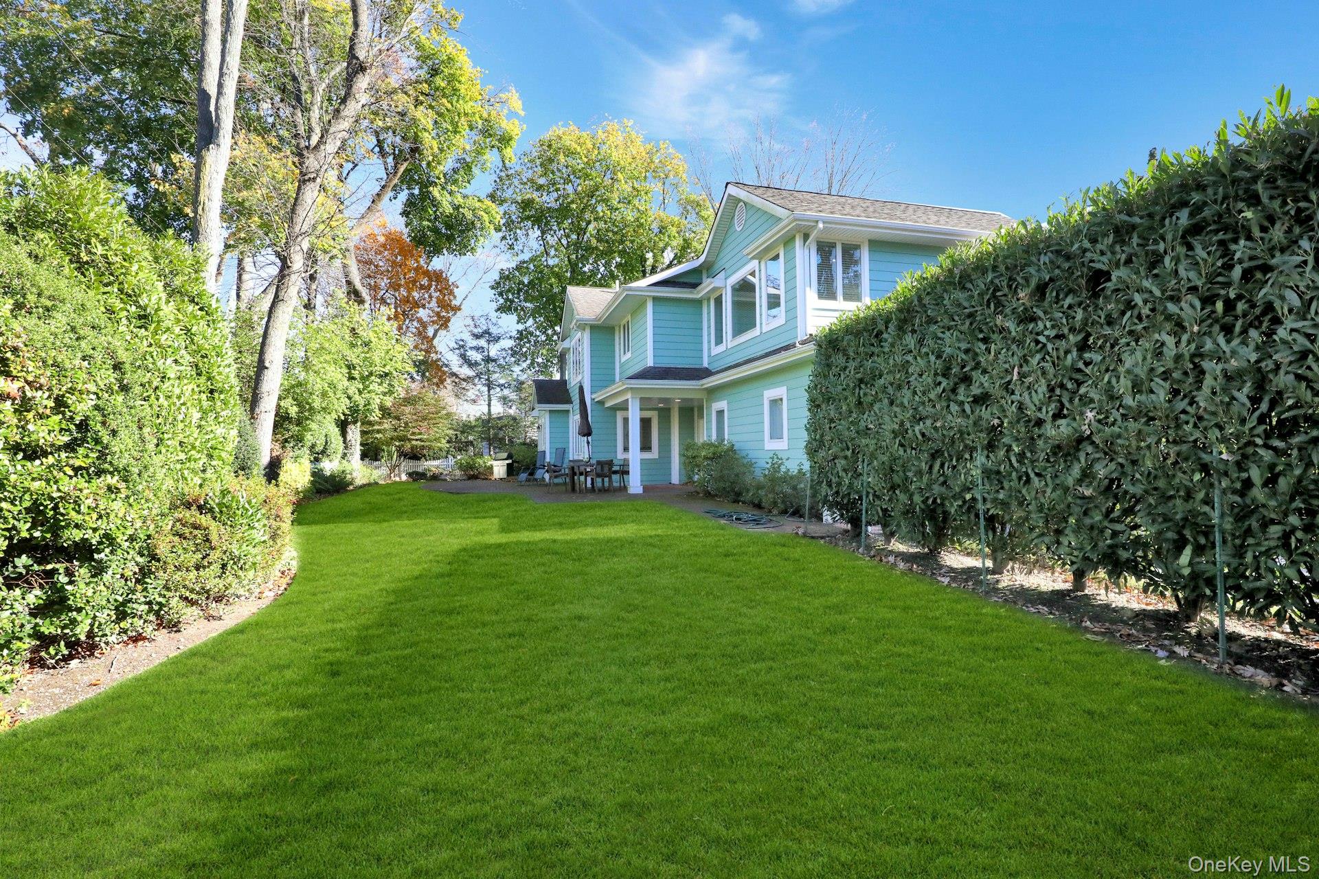 #20 photo, 81 Round Hill Road, East Hills , NY 11577