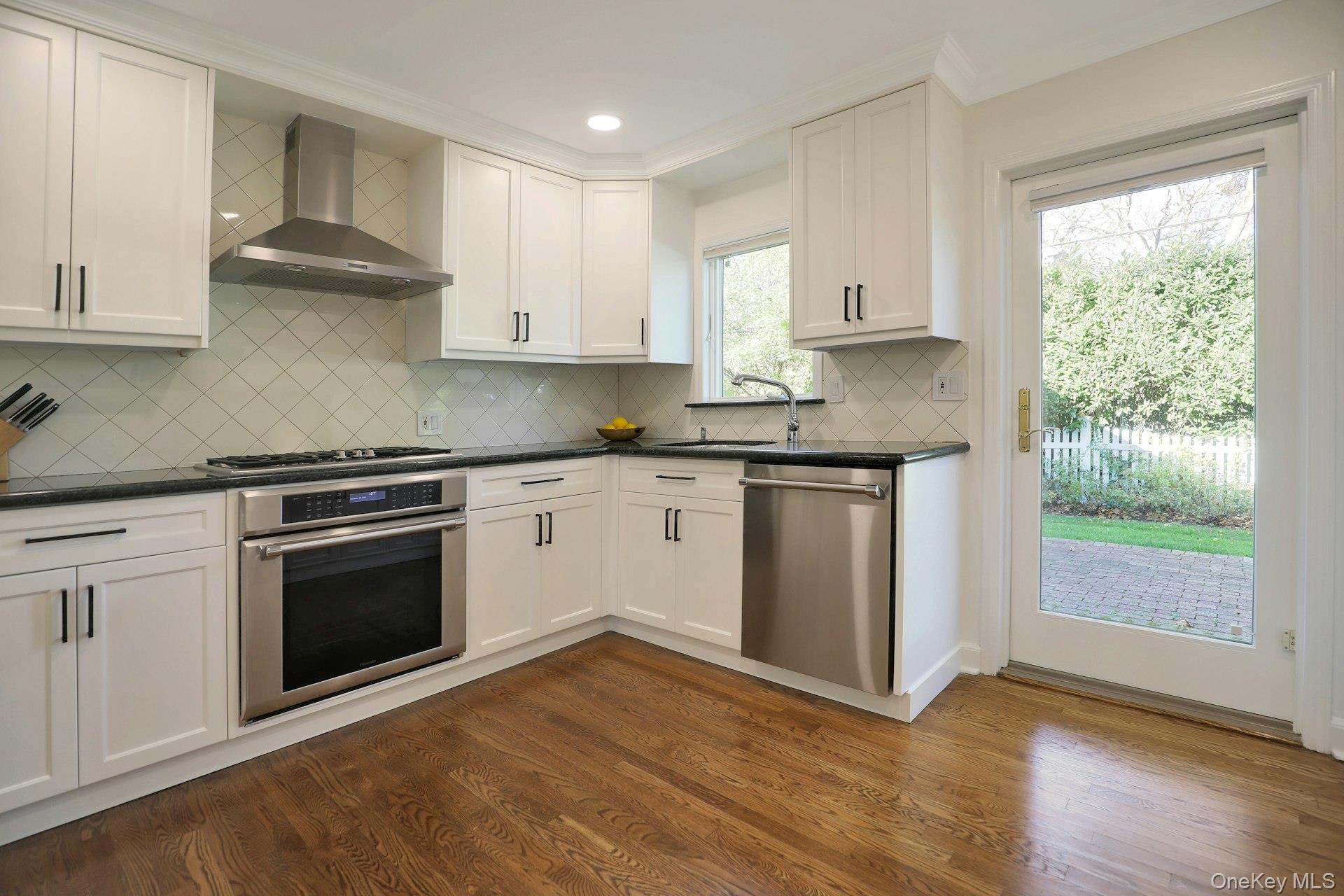 #9 photo, 81 Round Hill Road, East Hills , NY 11577