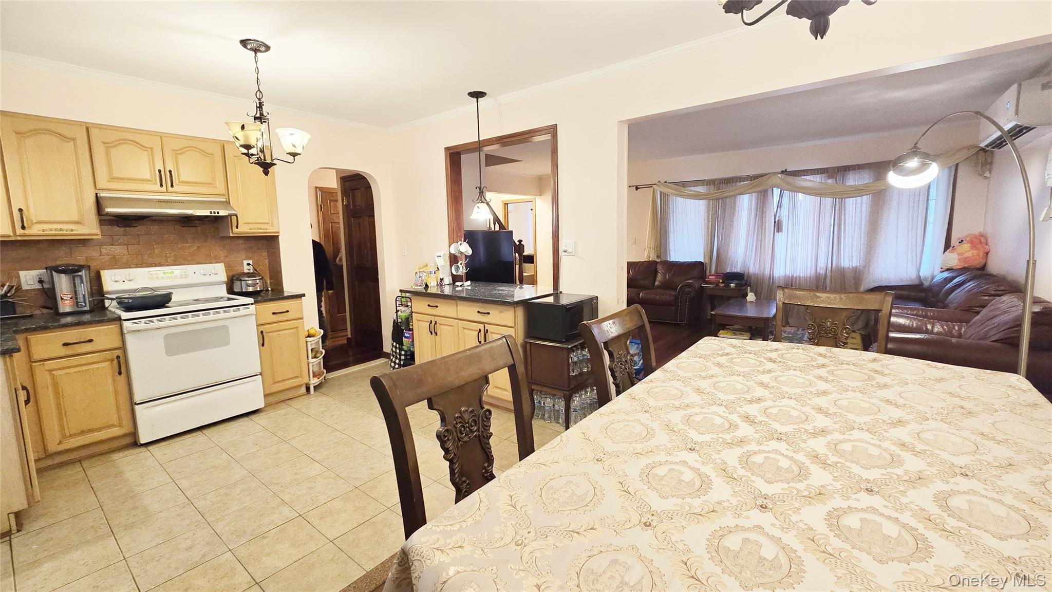 #6 photo, 48-37 192nd Street, Fresh Meadows , NY 11365