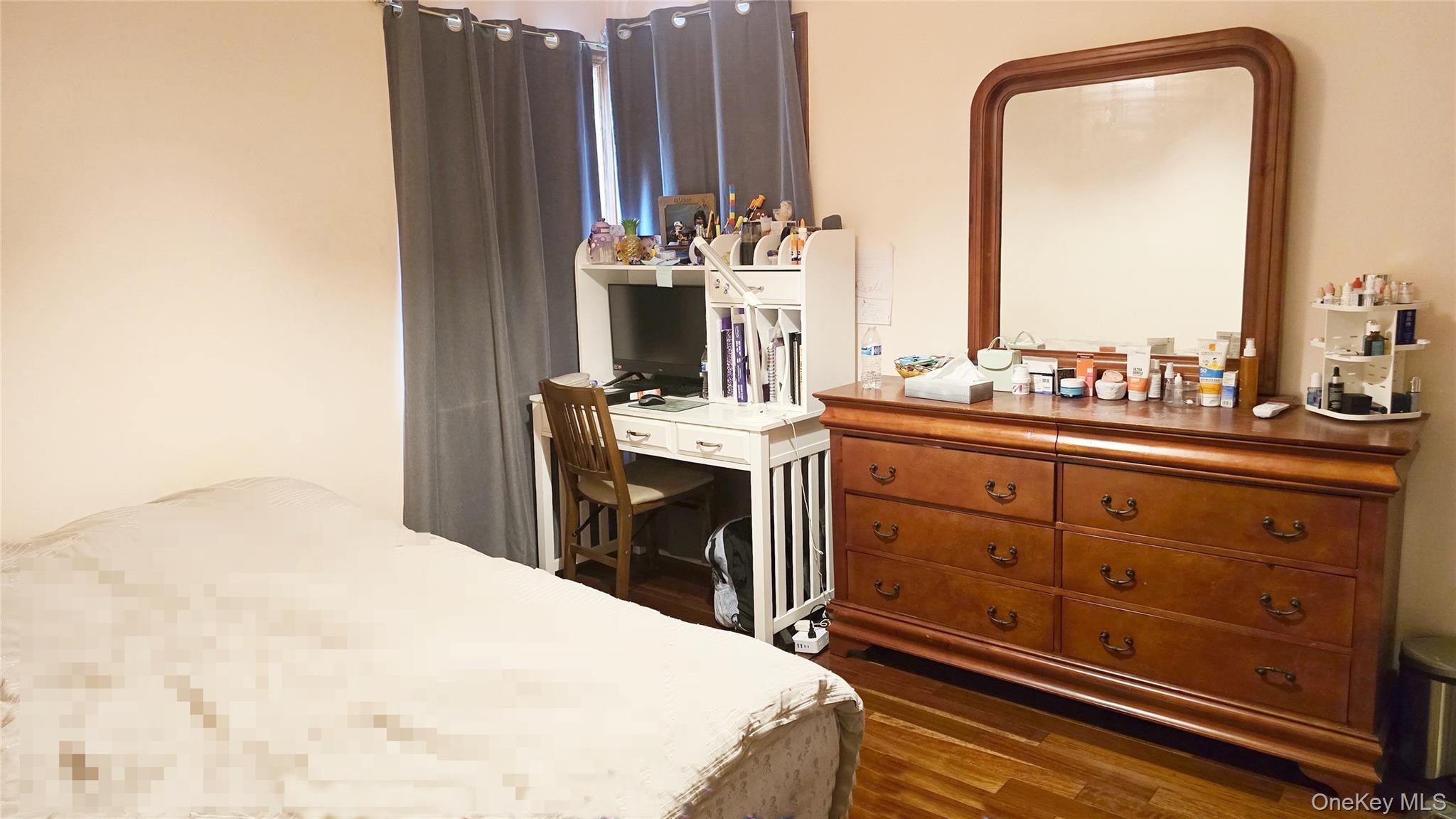 #9 photo, 48-37 192nd Street, Fresh Meadows , NY 11365