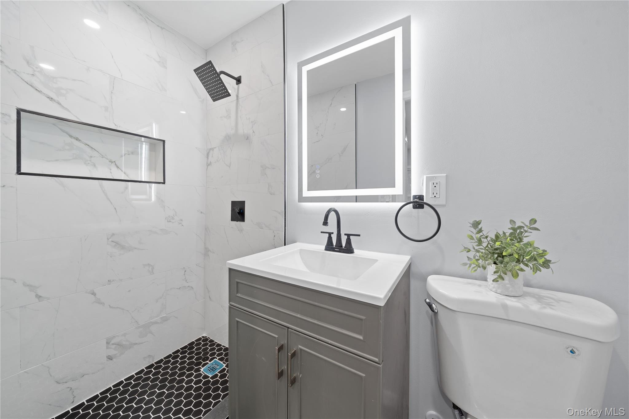 #11 photo, 36 W 19th Street, Huntington Station , NY 11746