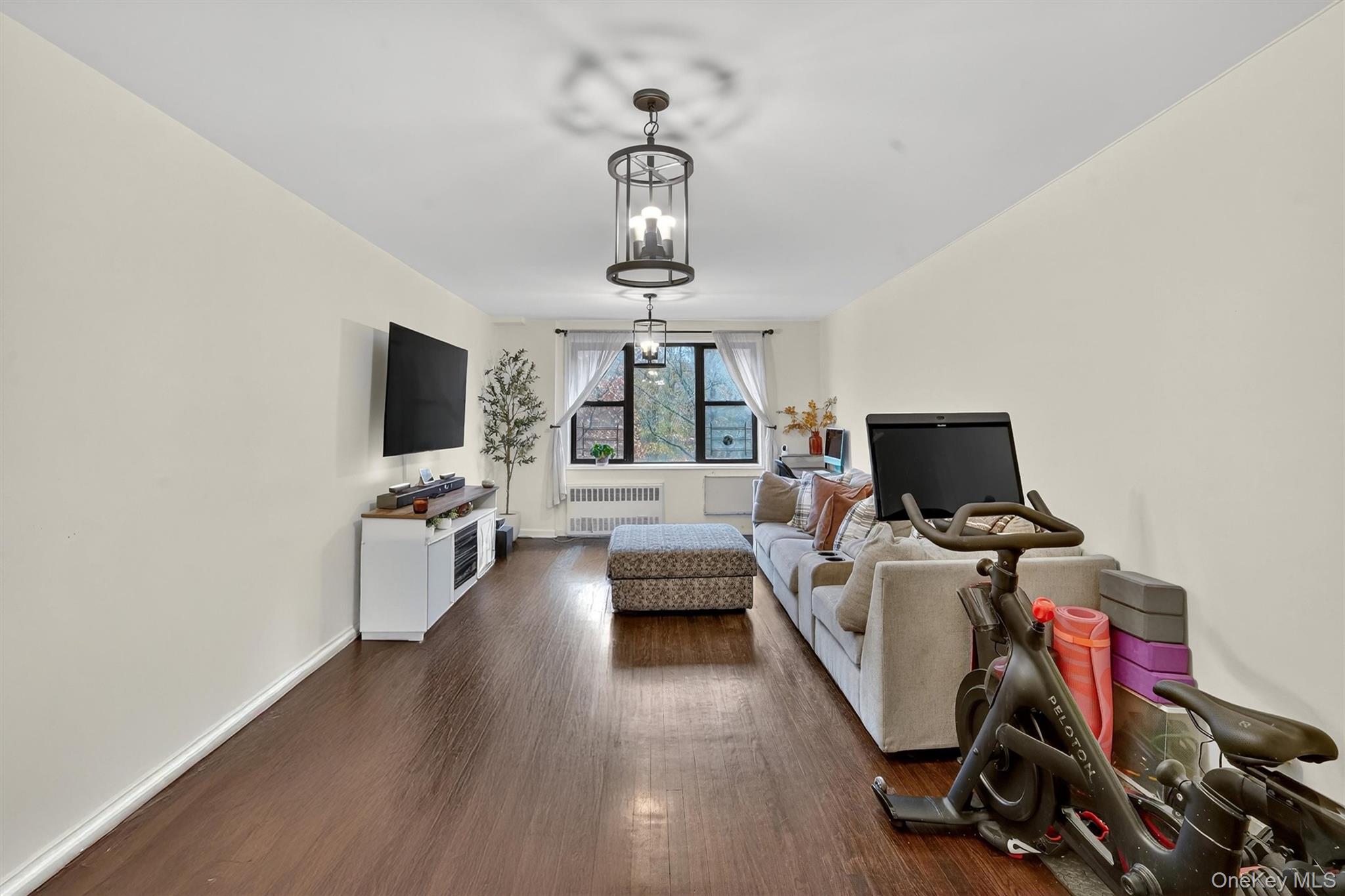 #12 photo, 6495 Broadway, Bronx , NY 10471