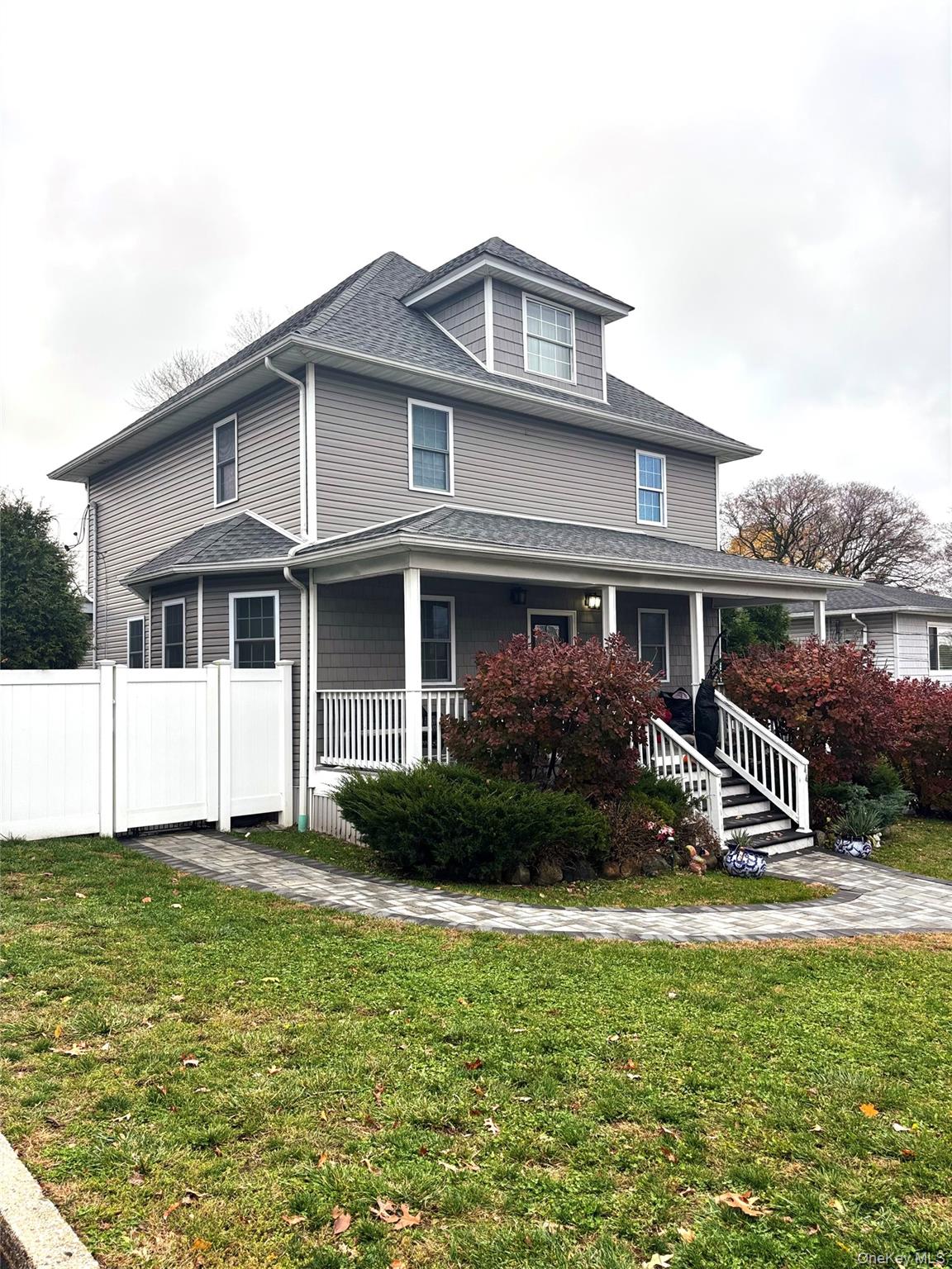 #2 photo, 44 Buffet Place, Huntington Station , NY 11746