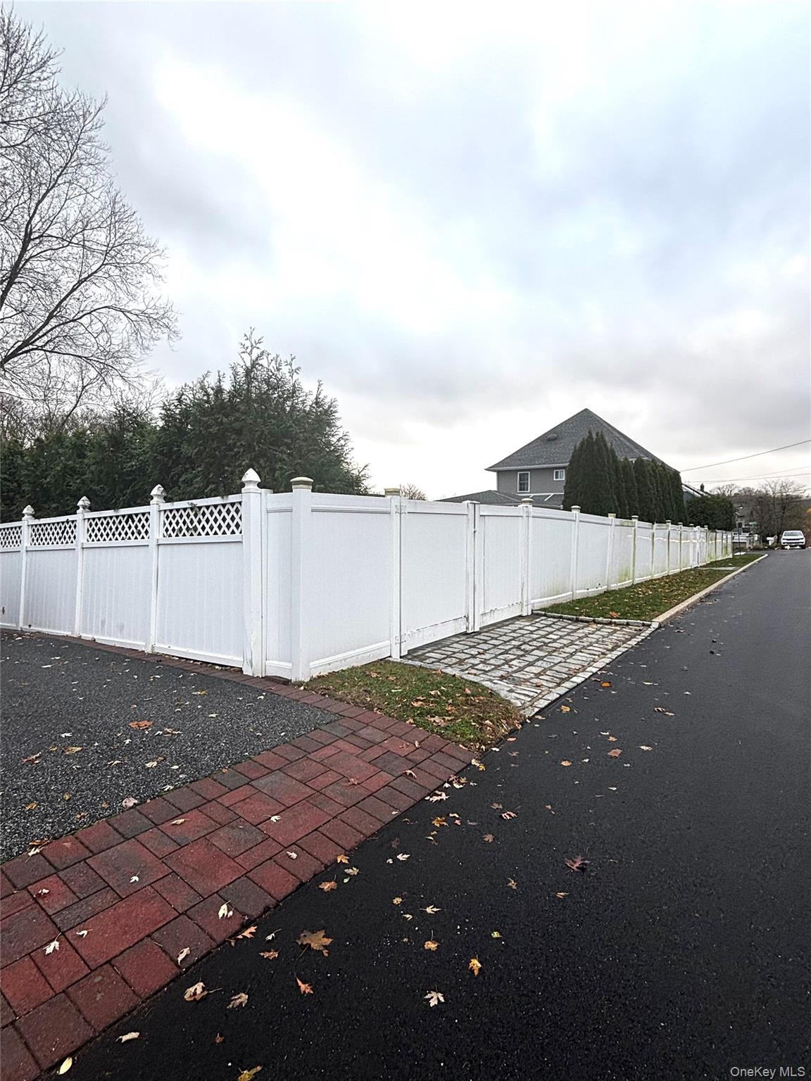 #4 photo, 44 Buffet Place, Huntington Station , NY 11746