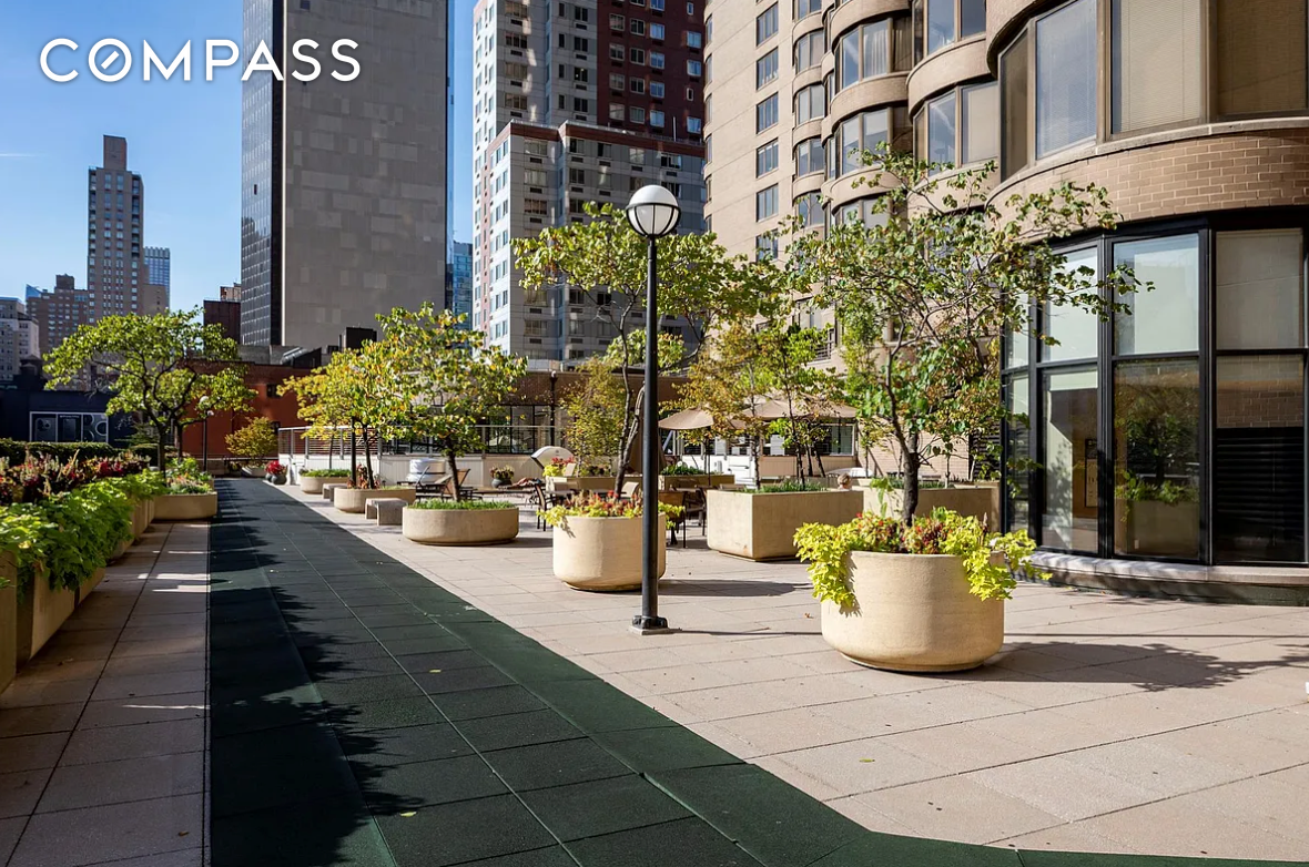 #9 photo, 330 E 38th Street, Murray Hill , NY 10016