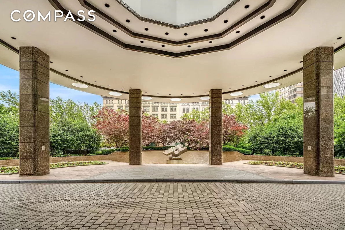 #8 photo, 330 E 38th Street, Murray Hill , NY 10016