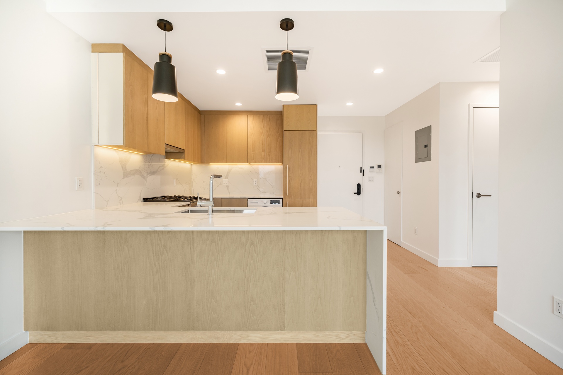 #4 photo, 30-05 Vernon Boulevard, Astoria , NY 11102