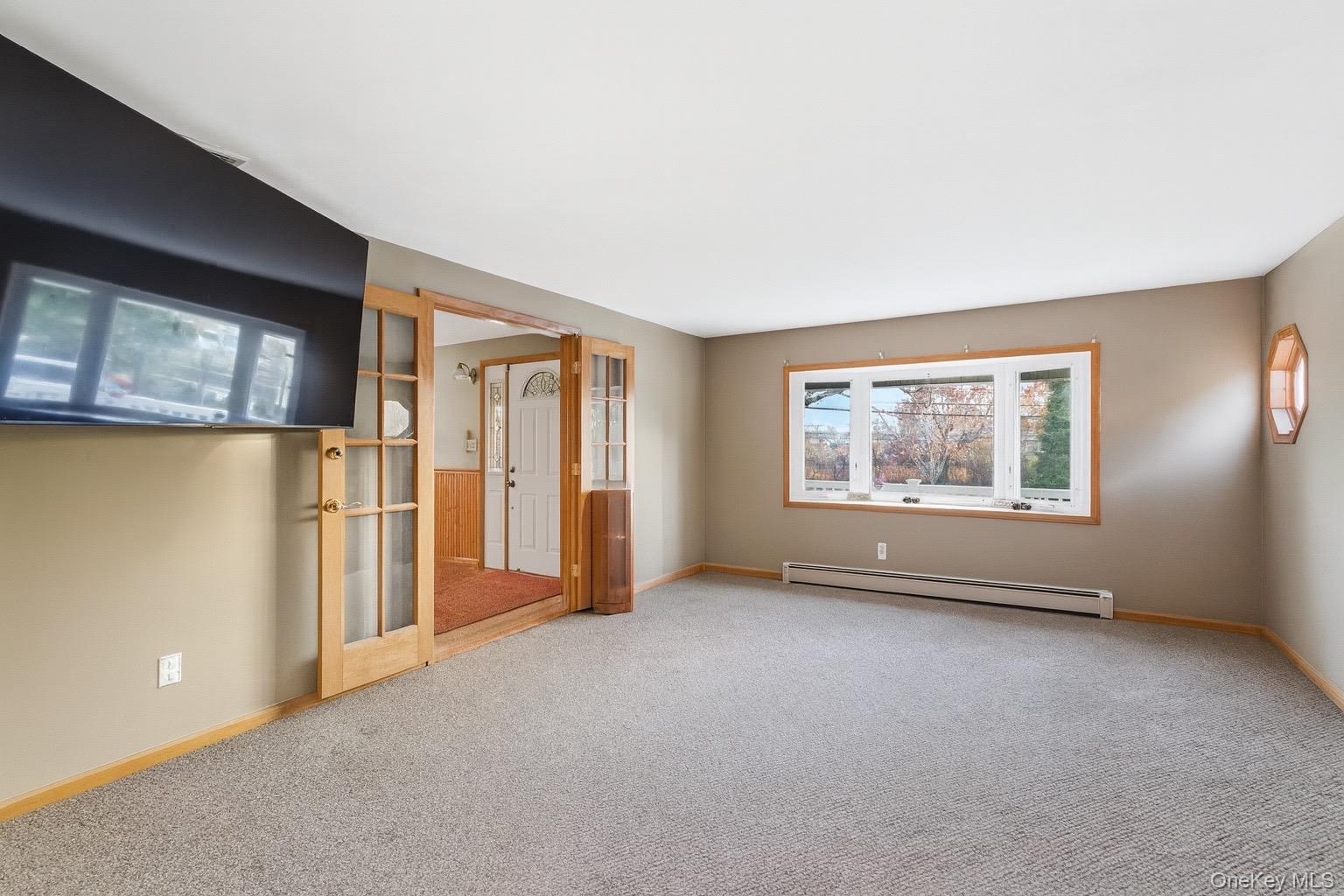 #12 photo, 2011 Orinoco Drive, West Islip , NY 11795