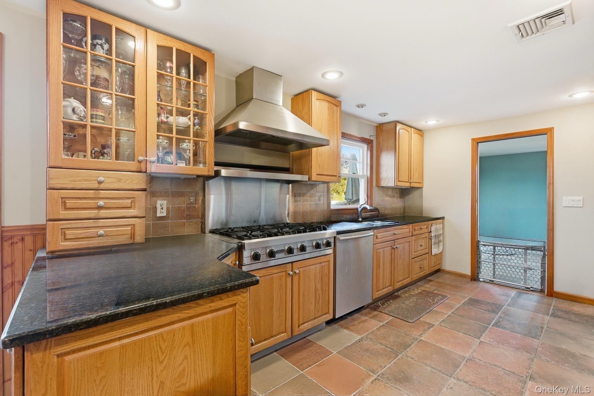 #14 photo, 2011 Orinoco Drive, West Islip , NY 11795