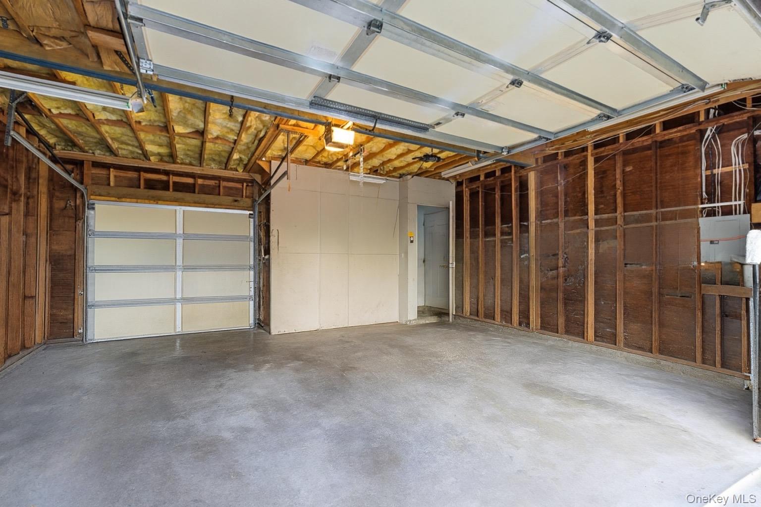 #6 photo, 2011 Orinoco Drive, West Islip , NY 11795