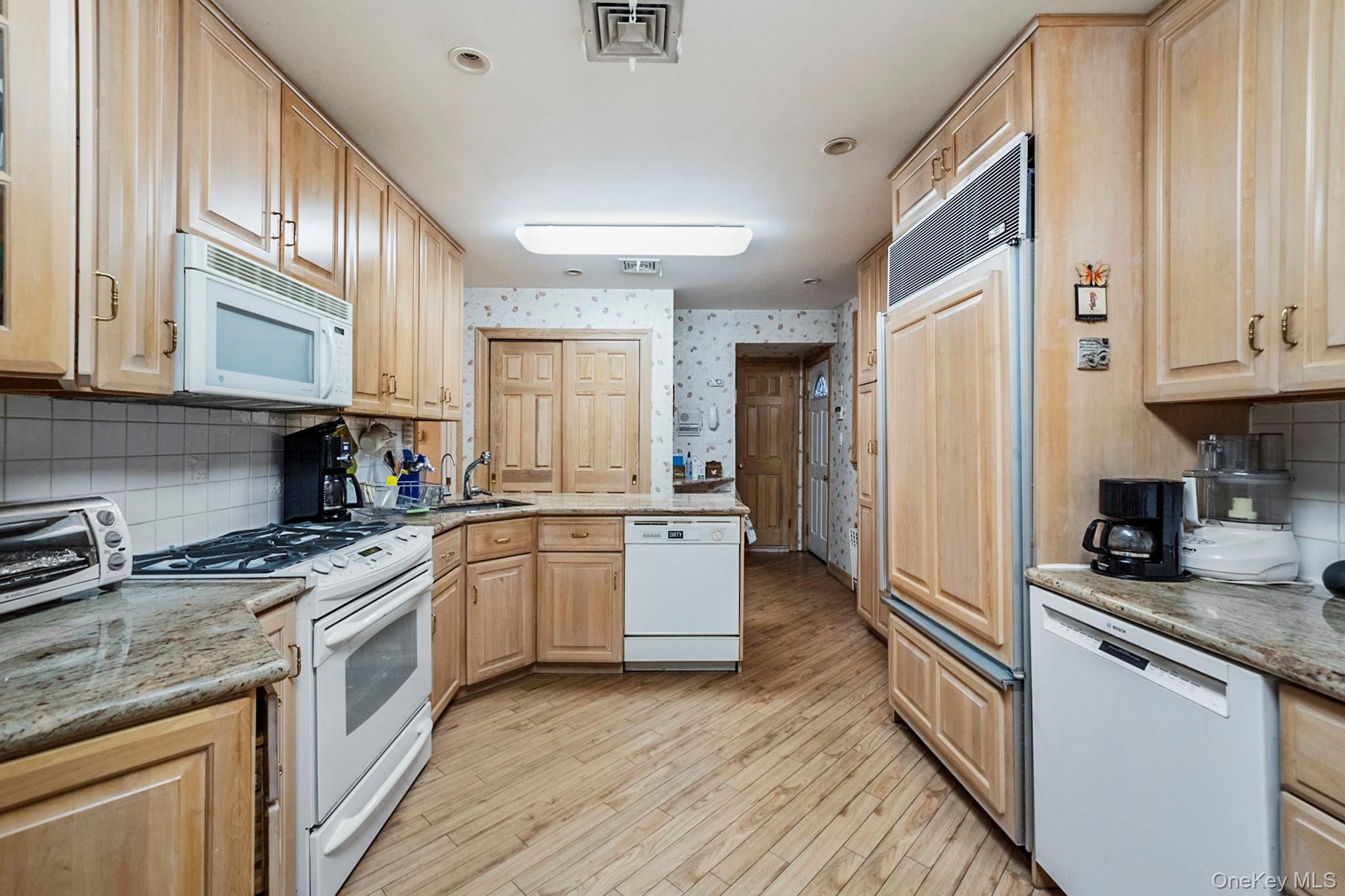 #19 photo, 83-47 Abingdon Road, Kew Gardens , NY 11415